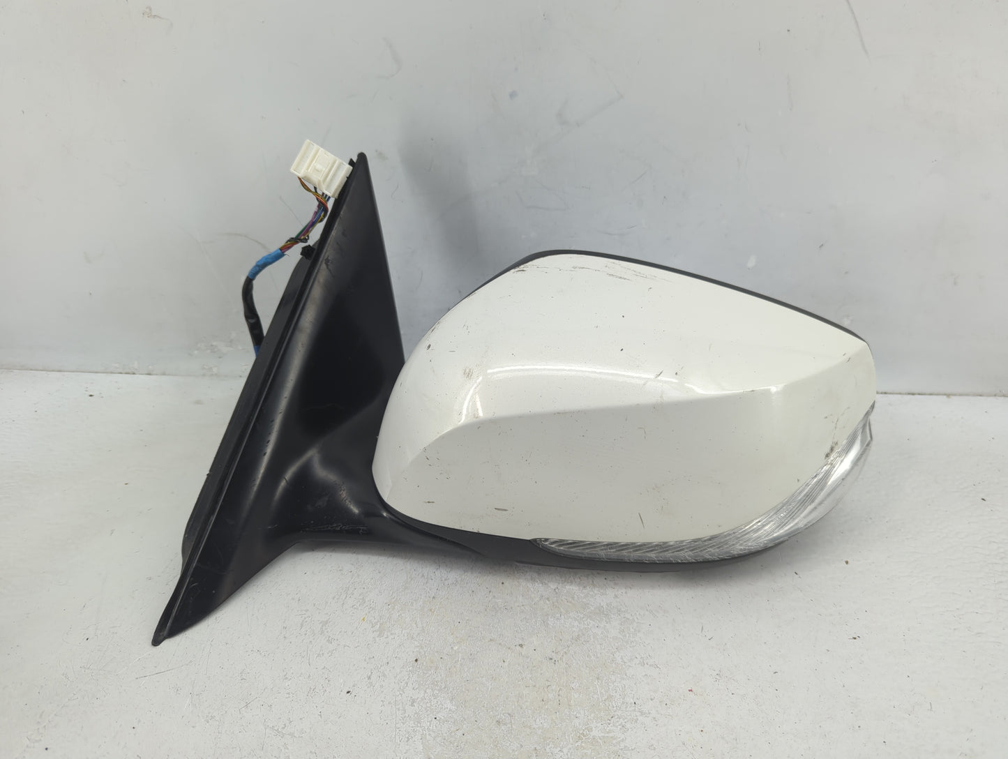 2014-2020 Infiniti Q50 Driver Side View Mirror - Left Door Mirror OEM Used - Oemusedautoparts1.com