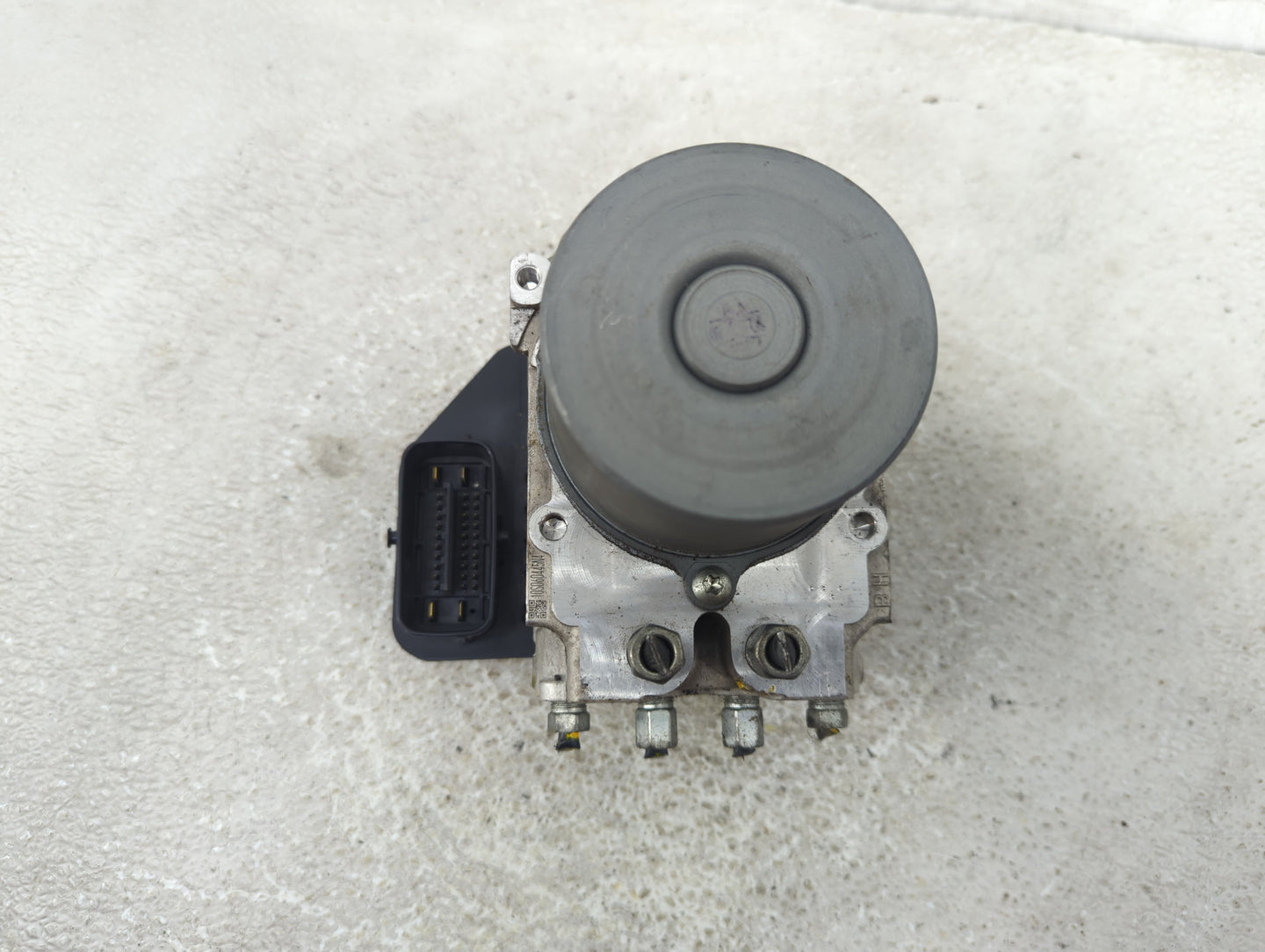 2014-2015 Infiniti Q50 ABS Pump Control Module Replacement P/N:47660-4GB1A Fits Fits 2014 2015 OEM Used Auto Parts - Oemused