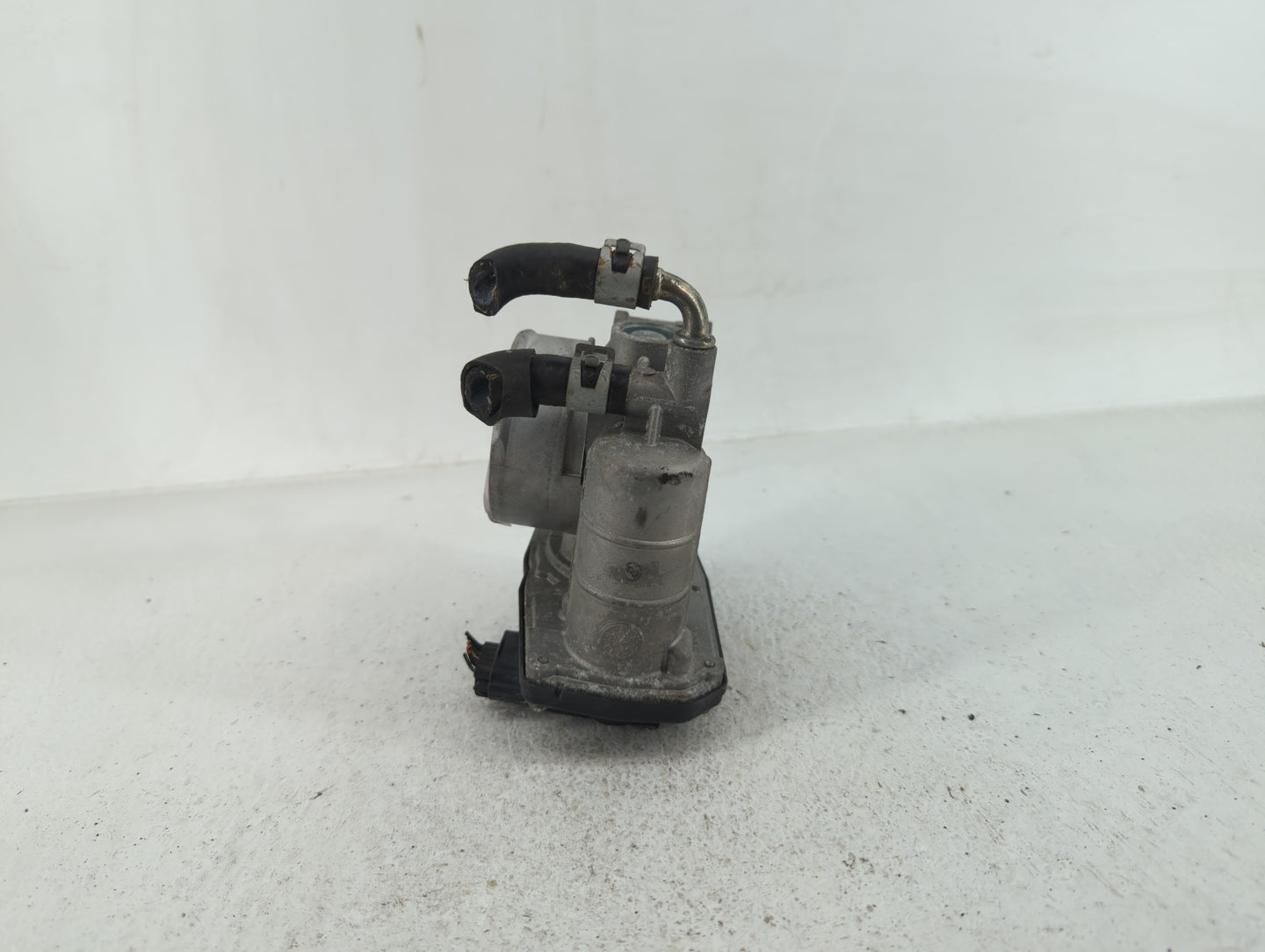2014-2018 Infiniti Q50 Throttle Body P/N:526-02 RME60-16 Fits OEM Used Auto Parts - Oemusedautoparts1.com