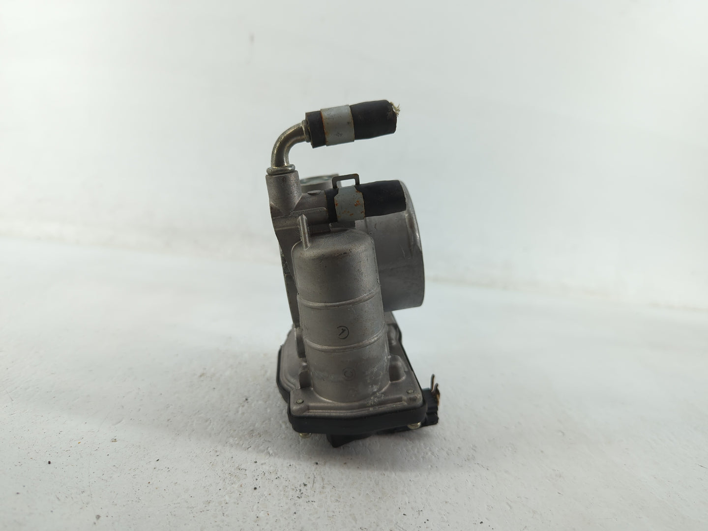 2014-2018 Infiniti Q50 Throttle Body P/N:526-02 RME60-16 Fits OEM Used Auto Parts - Oemusedautoparts1.com