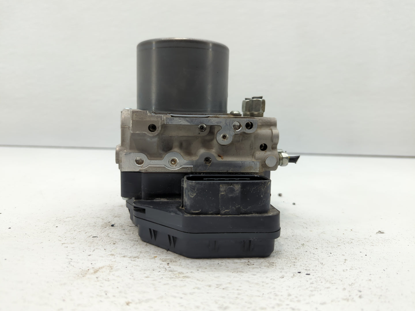 2014-2015 Infiniti Q50 ABS Pump Control Module Replacement P/N:47660 4GB1A Fits Fits 2014 2015 OEM Used Auto Parts - Oemused