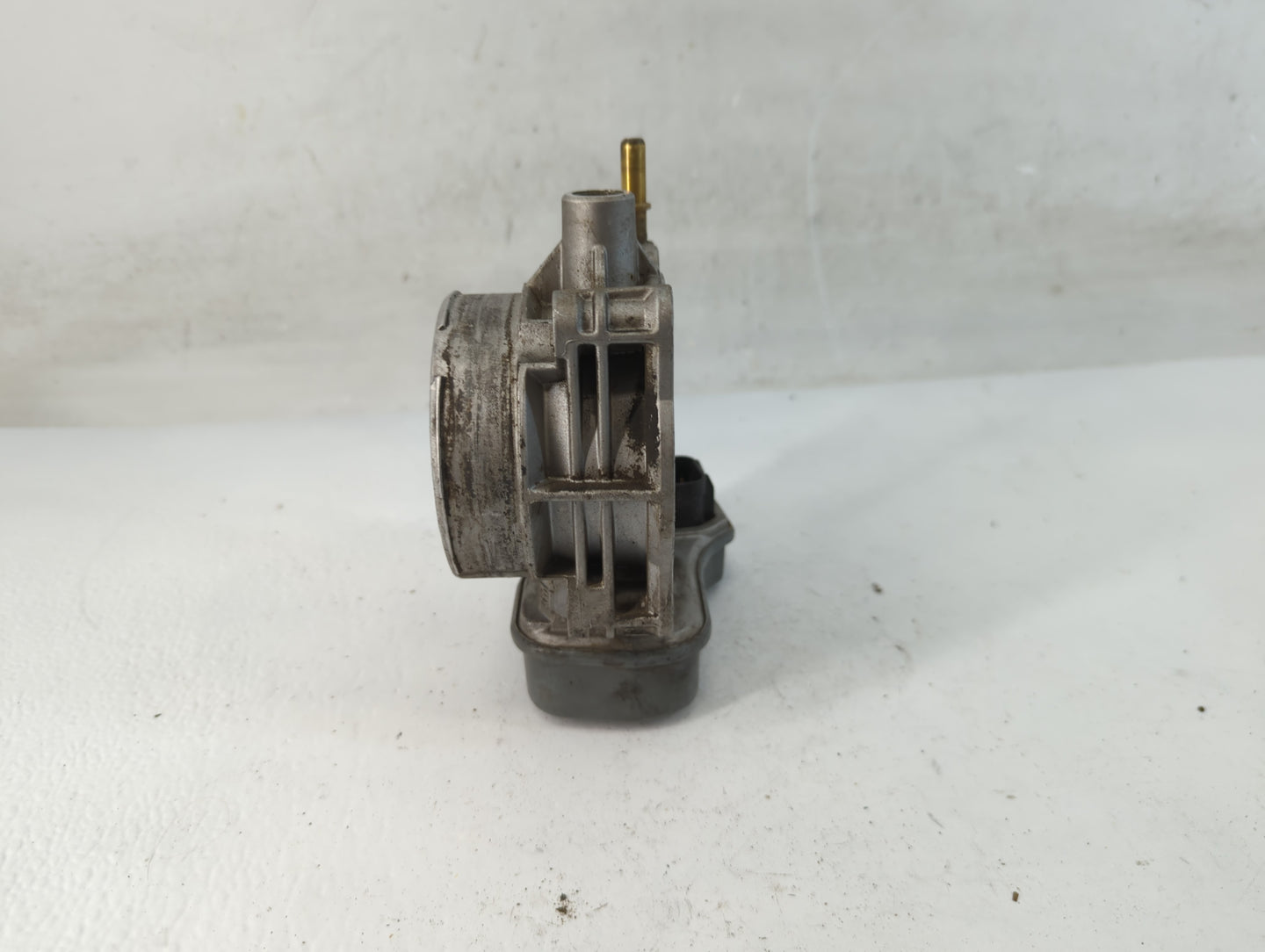 2014-2018 Infiniti Q50 Throttle Body P/N:050 04F 3202 Fits OEM Used Auto Parts - Oemusedautoparts1.com