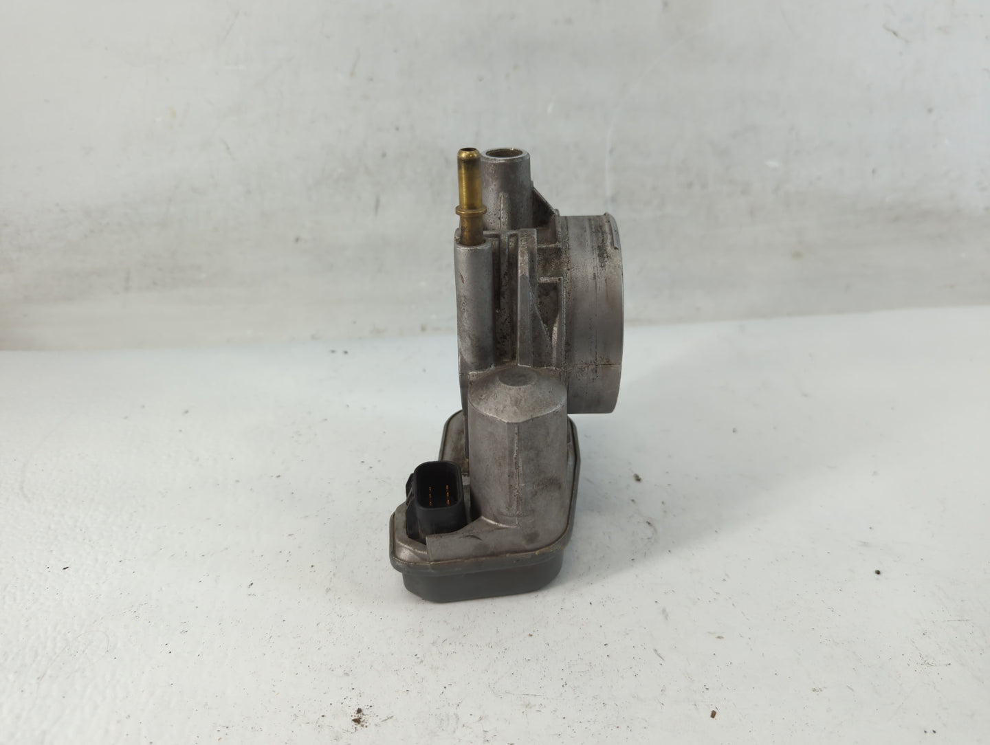 2014-2018 Infiniti Q50 Throttle Body P/N:050 04F 3202 Fits OEM Used Auto Parts - Oemusedautoparts1.com
