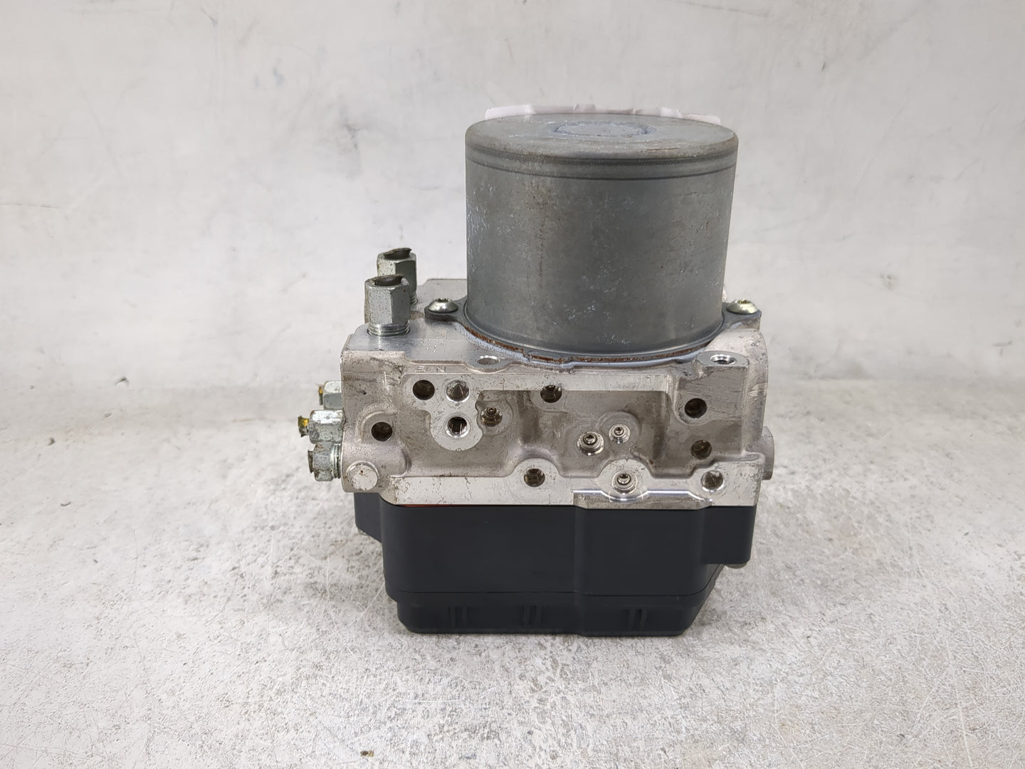 2015-2019 Infiniti Q70 ABS Pump Control Module Replacement P/N:47660 3WL0A 133000-4461 Fits Fits 2015 2016 2017 2018 2019 OE