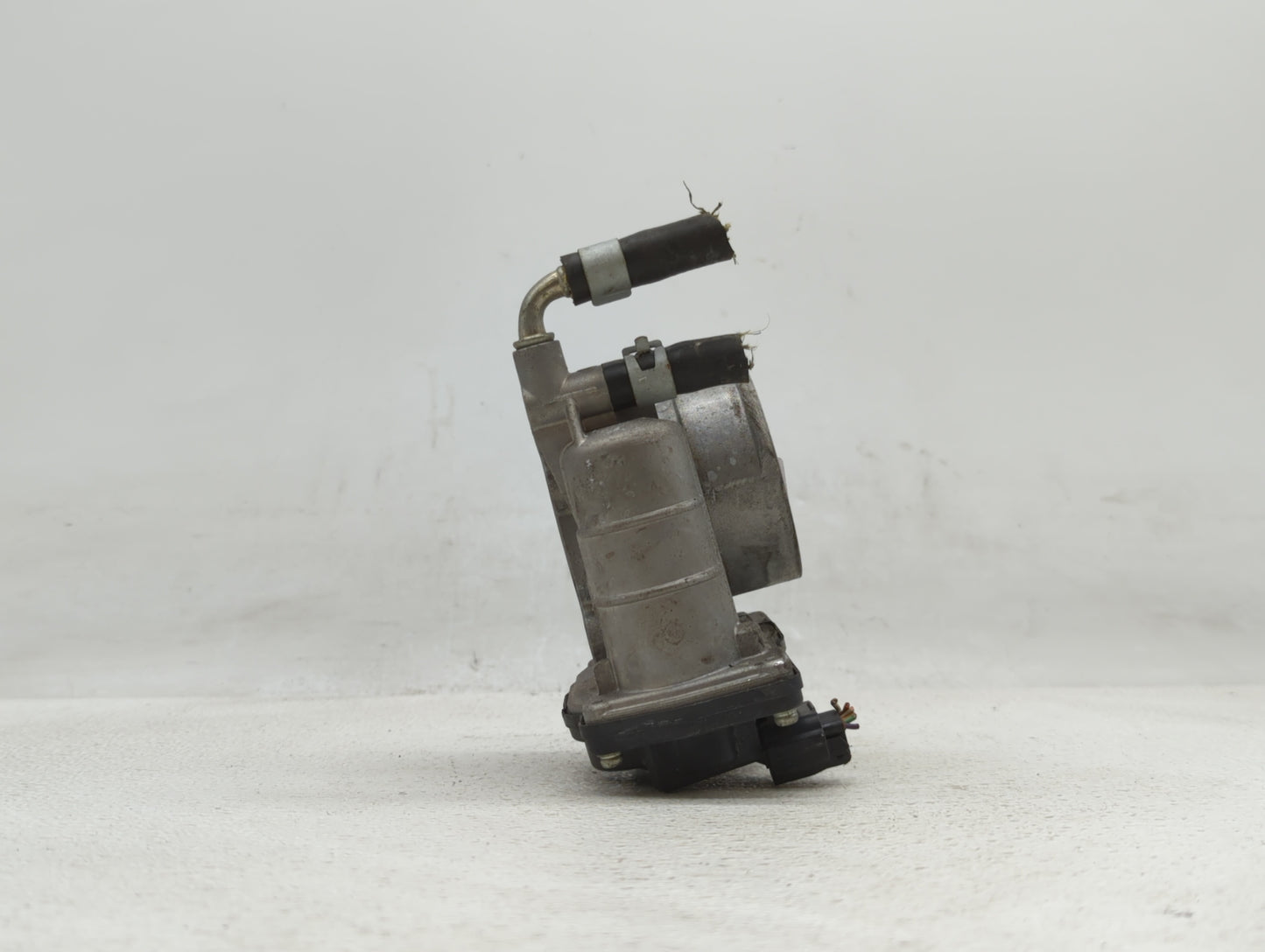 2014-2019 Infiniti Q70 Throttle Body P/N:526-02 RME60-16 Fits OEM Used Auto Parts - Oemusedautoparts1.com