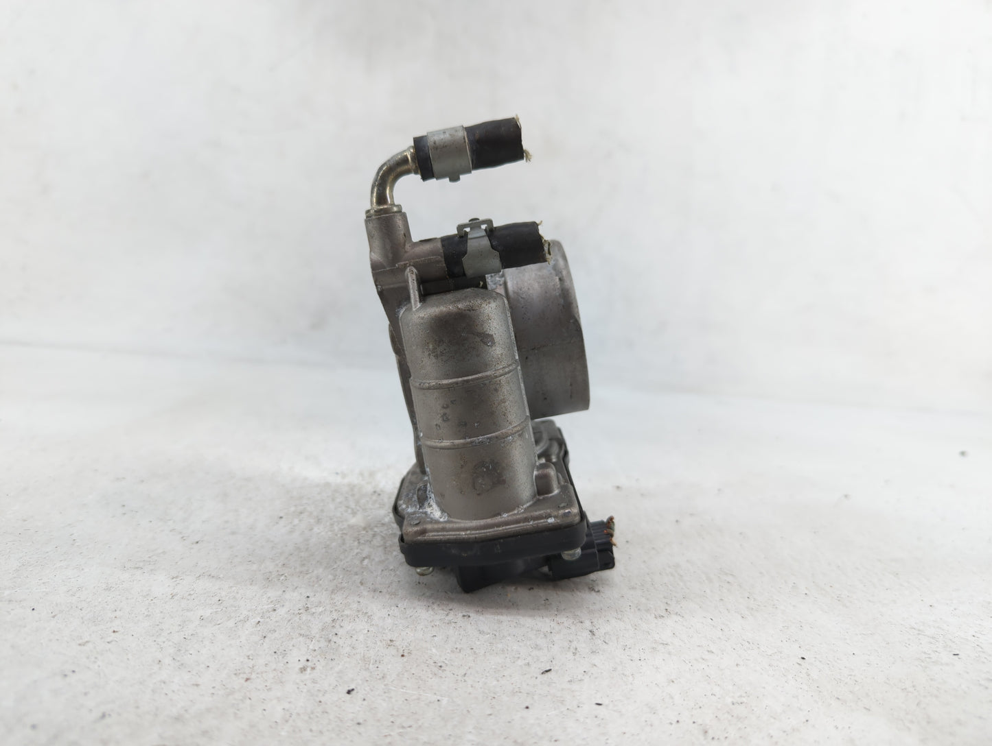 2014-2019 Infiniti Q70 Throttle Body P/N:RME60-21 RME60-12 Fits OEM Used Auto Parts - Oemusedautoparts1.com