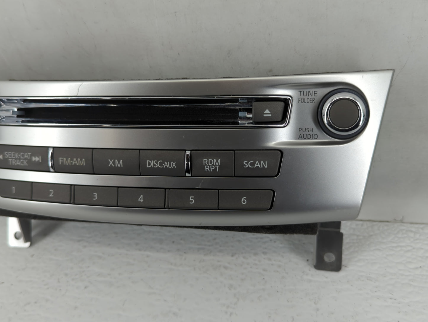 2014-2017 Infiniti Q70 Am Fm Cd Player Radio Receiver - Oemusedautoparts1.com