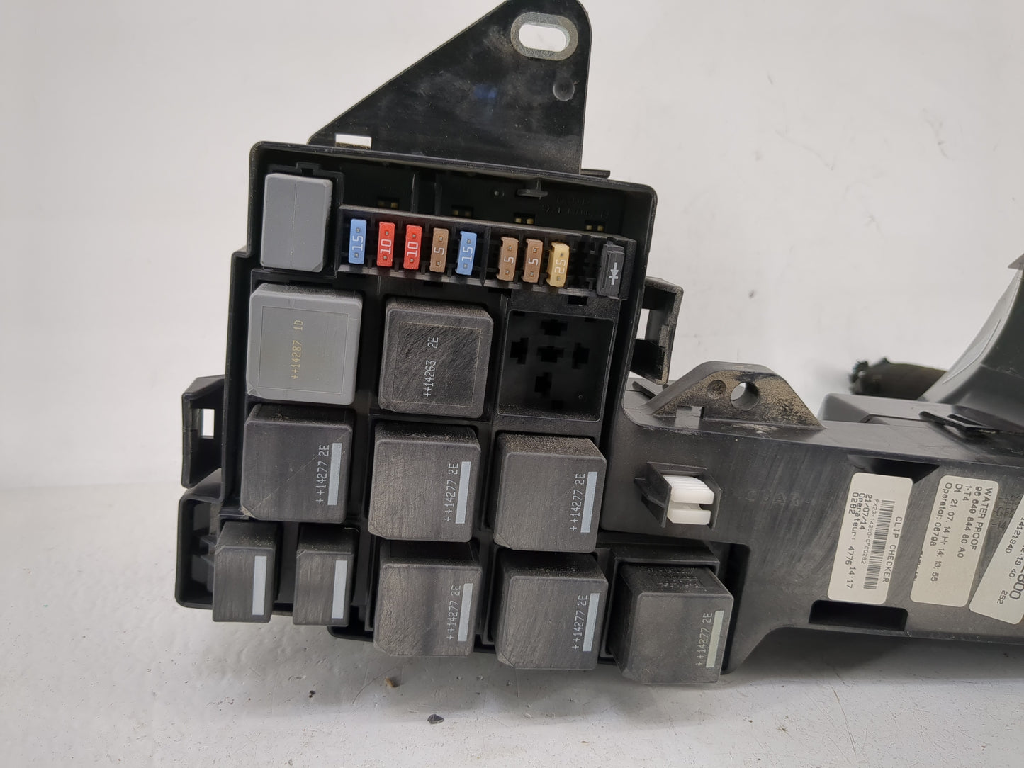 2014-2015 Jaguar Xf Fusebox Fuse Box Panel Relay Module P/N:FX2314290CFC Fits Fits 2014 2015 OEM Used Auto Parts - Oemusedau