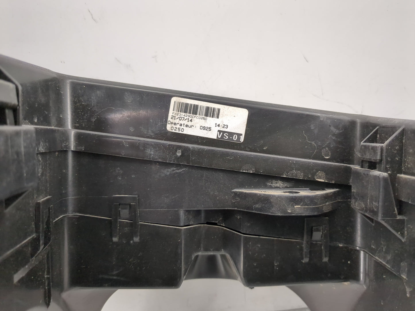 2014-2015 Jaguar Xf Fusebox Fuse Box Panel Relay Module P/N:FX2314290CFC Fits Fits 2014 2015 OEM Used Auto Parts - Oemusedau