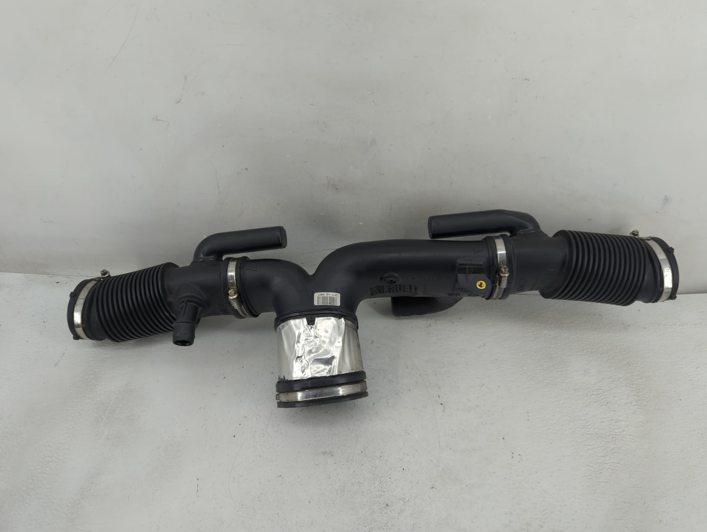 2015 Jaguar Xf Air Cleaner Intake Duct Hose Tube - Oemusedautoparts1.com