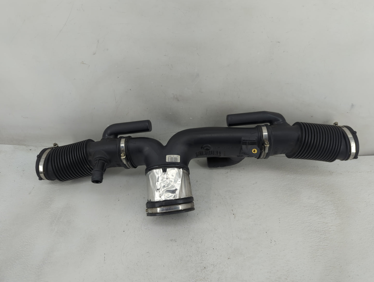 2015 Jaguar Xf Air Cleaner Intake Duct Hose Tube - Oemusedautoparts1.com