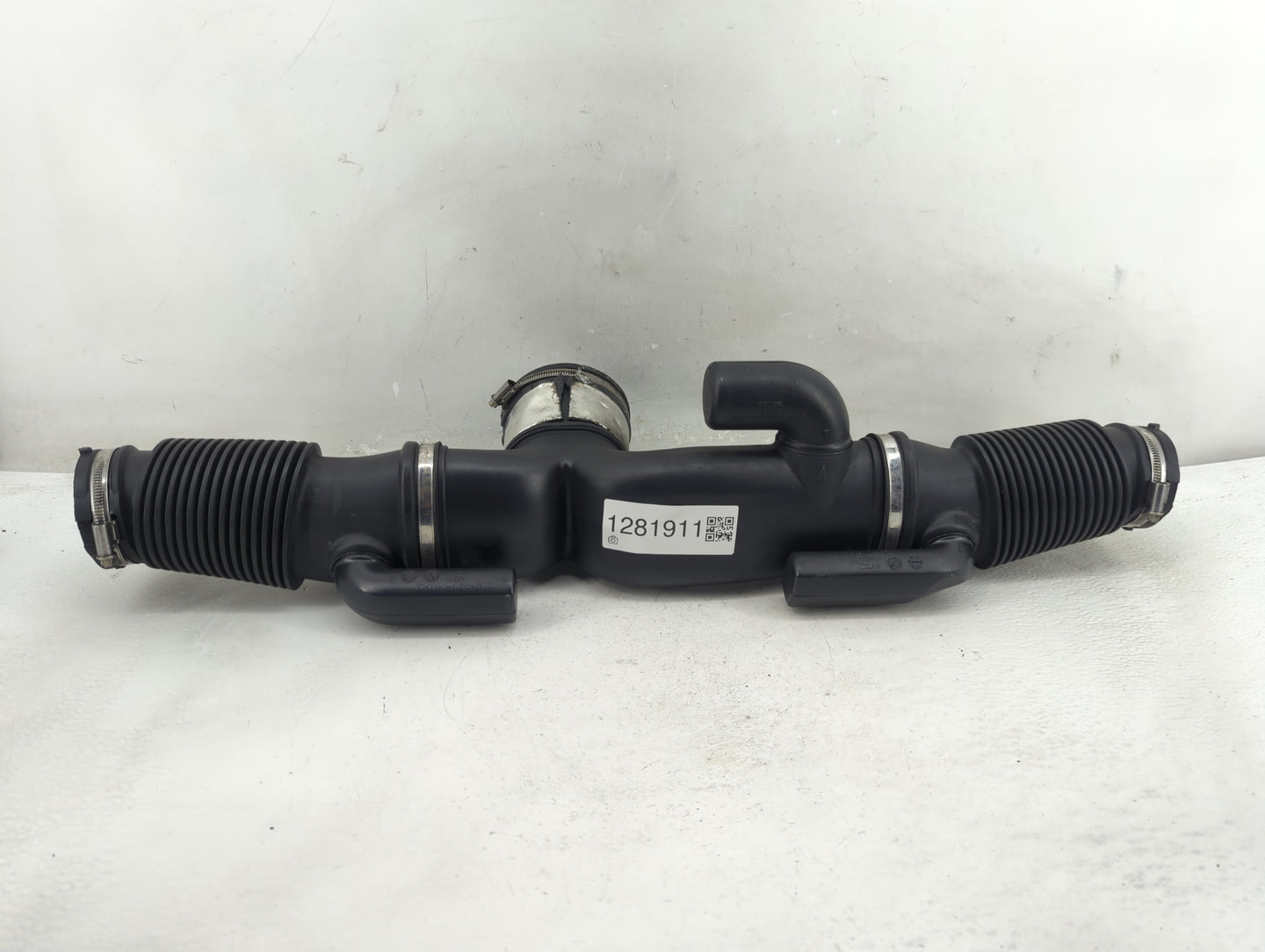 2015 Jaguar Xf Air Cleaner Intake Duct Hose Tube - Oemusedautoparts1.com