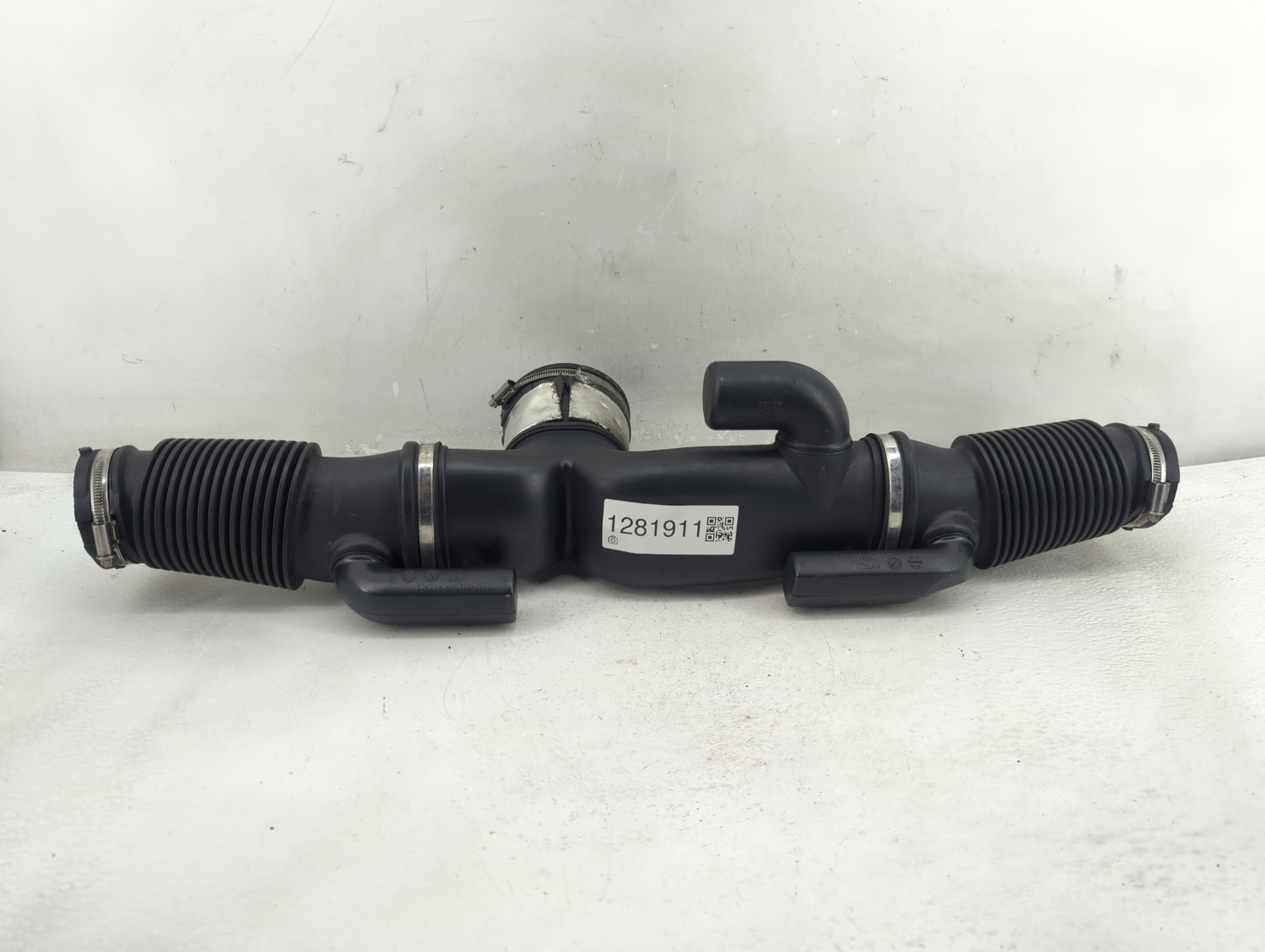 2015 Jaguar Xf Air Cleaner Intake Duct Hose Tube - Oemusedautoparts1.com