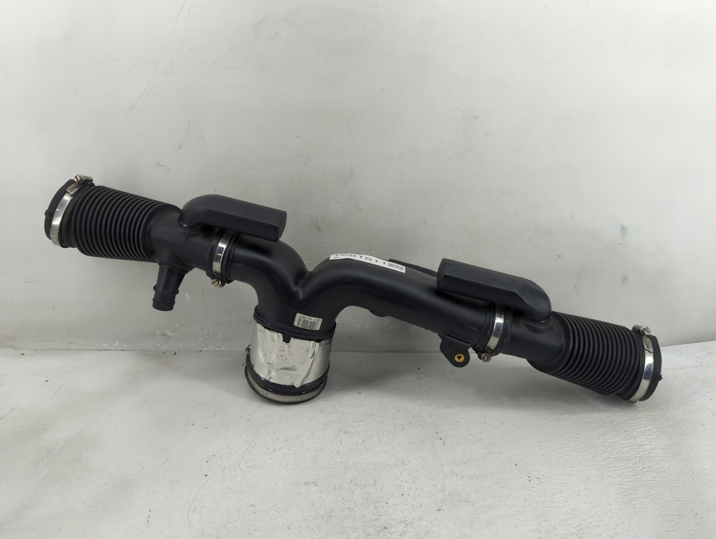 2015 Jaguar Xf Air Cleaner Intake Duct Hose Tube - Oemusedautoparts1.com