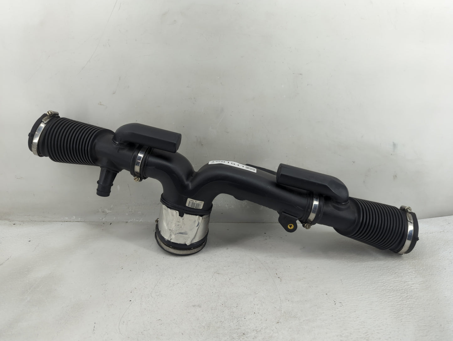 2015 Jaguar Xf Air Cleaner Intake Duct Hose Tube - Oemusedautoparts1.com