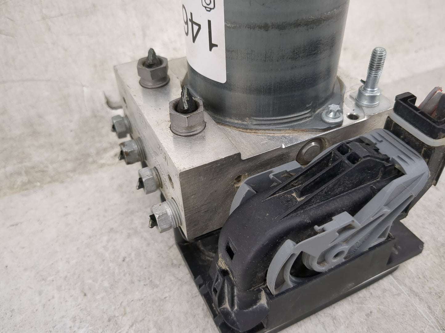 2014-2015 Jaguar Xf ABS Pump Control Module Replacement P/N:FX23-2C405-AB 0 265 235 556 Fits Fits 2014 2015 OEM Used Auto Pa