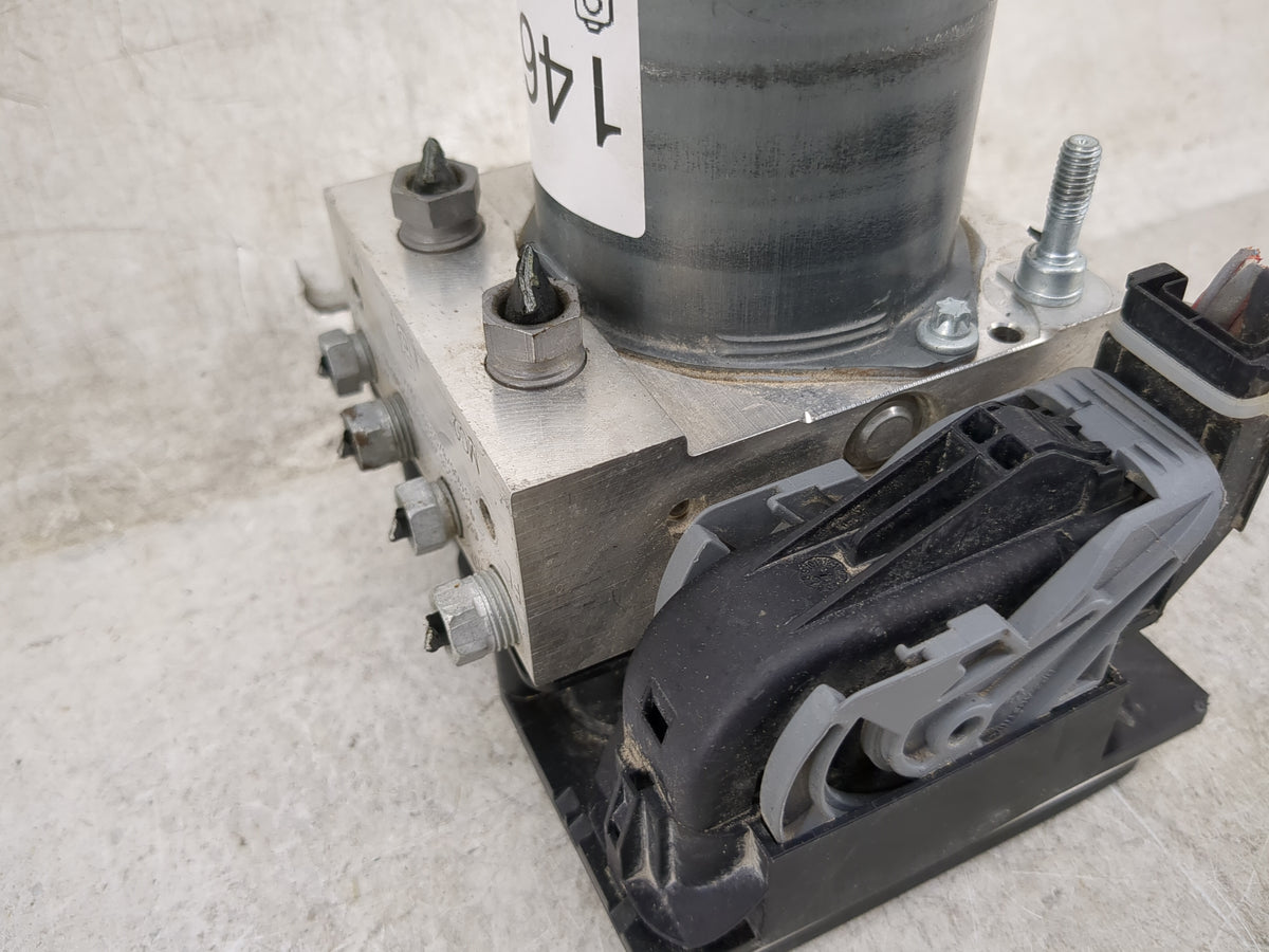2014-2015 Jaguar Xf Anti-Lock Brake ABS Pump Module Actuator OEM P/N:2110131613 FX23-2C405-AB, 0 265 235 556 Fits Fits 2014 