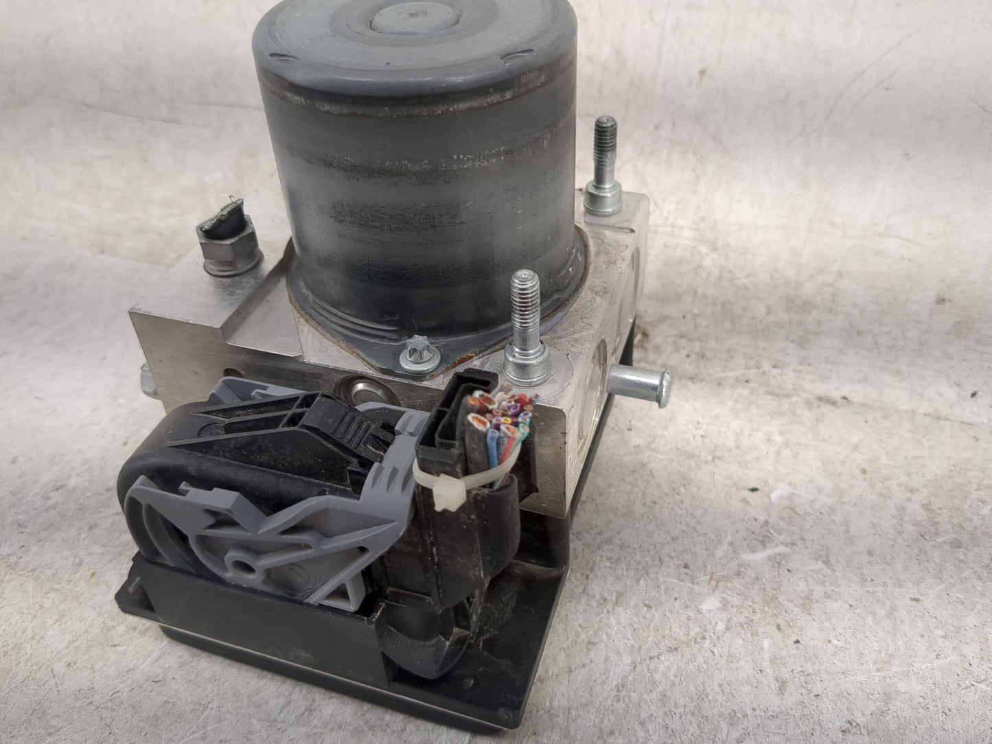 2014-2015 Jaguar Xf ABS Pump Control Module Replacement P/N:FX23-2C405-AB 0 265 235 556 Fits Fits 2014 2015 OEM Used Auto Pa