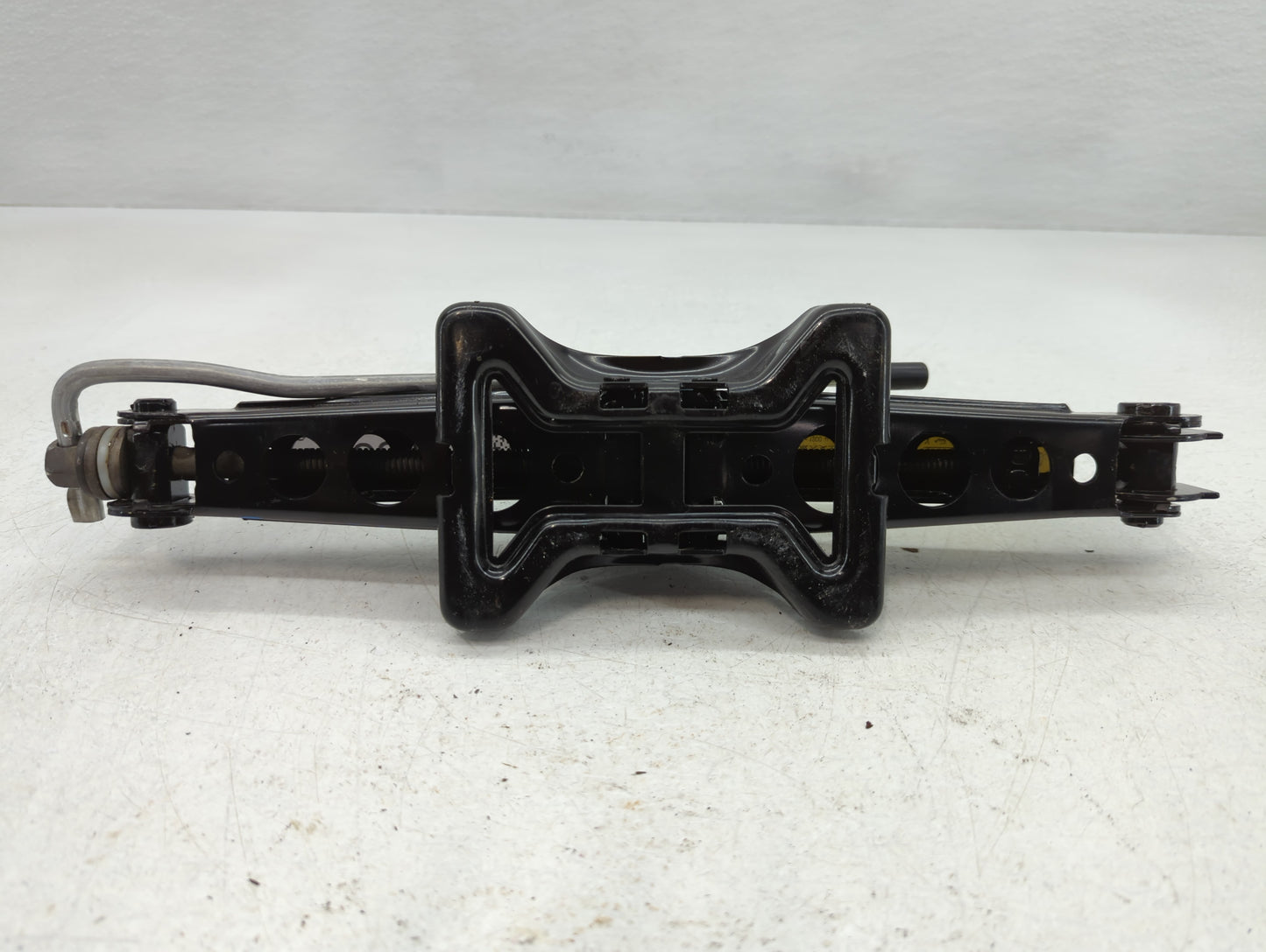 2015 Jaguar Xf Spare Scissor Car Jack - Oemusedautoparts1.com