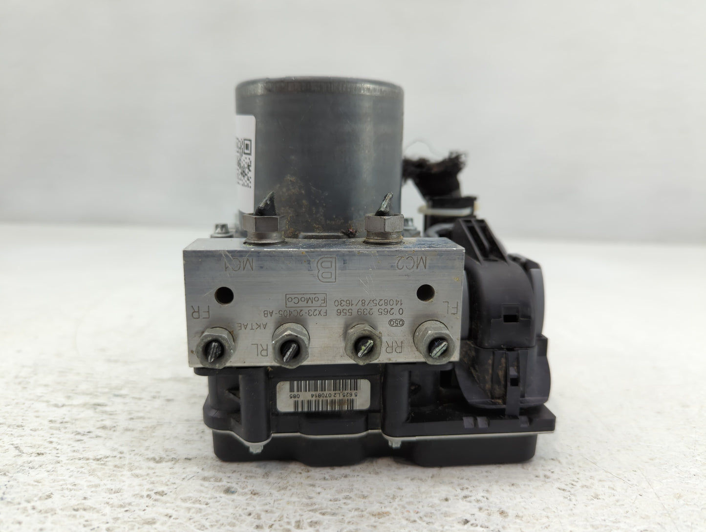 2014-2015 Jaguar Xf ABS Pump Control Module Replacement P/N:FX23-2C405-AB 0 265 239 556 Fits Fits 2014 2015 OEM Used Auto Pa