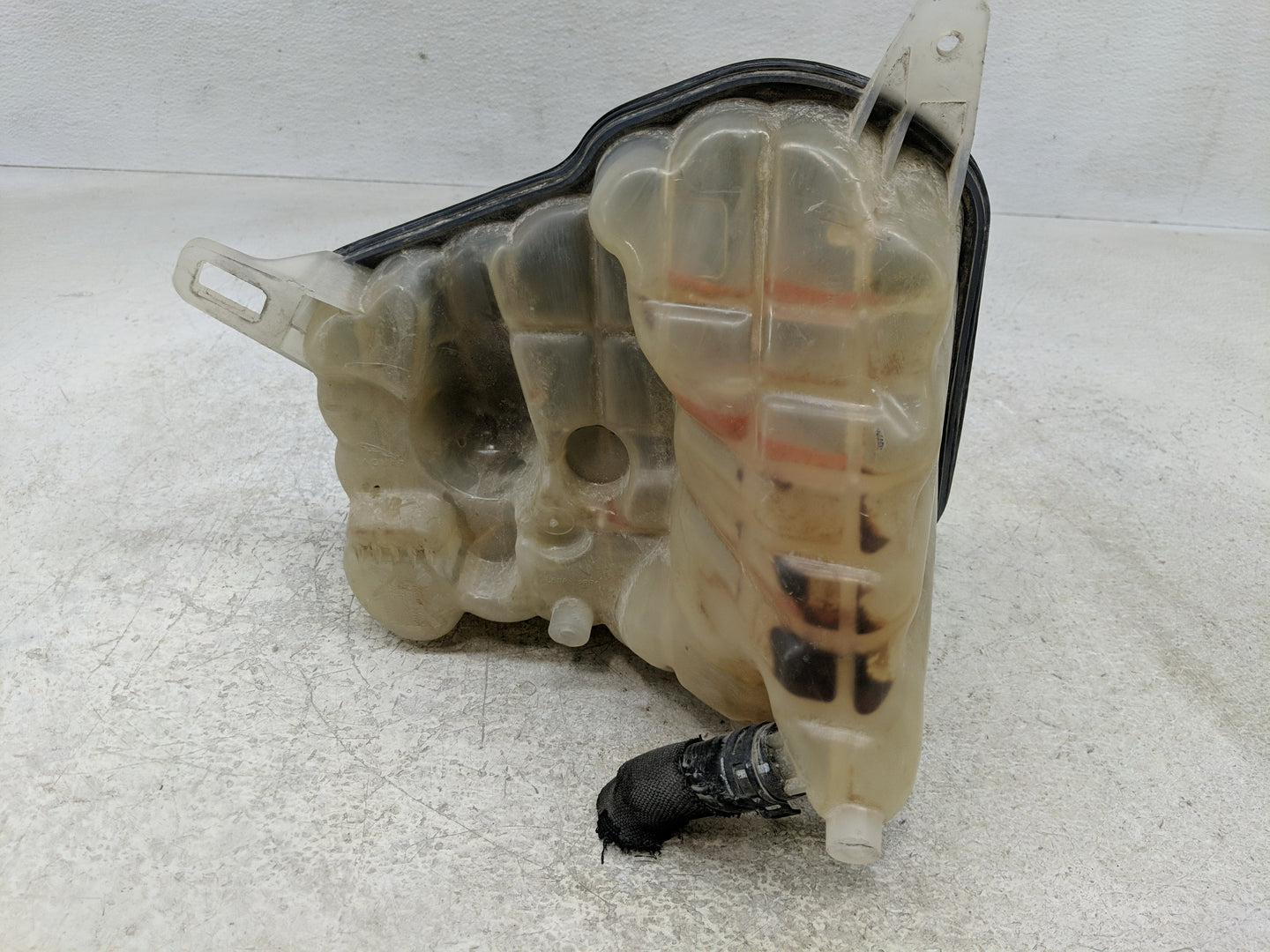 2010-2019 Jaguar Xj Radiator Coolant Overflow Expansion Tank Bottle 1313151 - Oemusedautoparts1.com