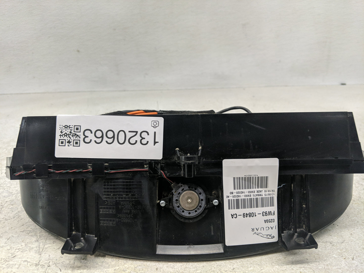 2014-2015 Jaguar Xj Instrument Cluster Speedometer Gauges P/N:FW93-10849-CA Fits Fits 2014 2015 OEM Used Auto Parts - Oemuse