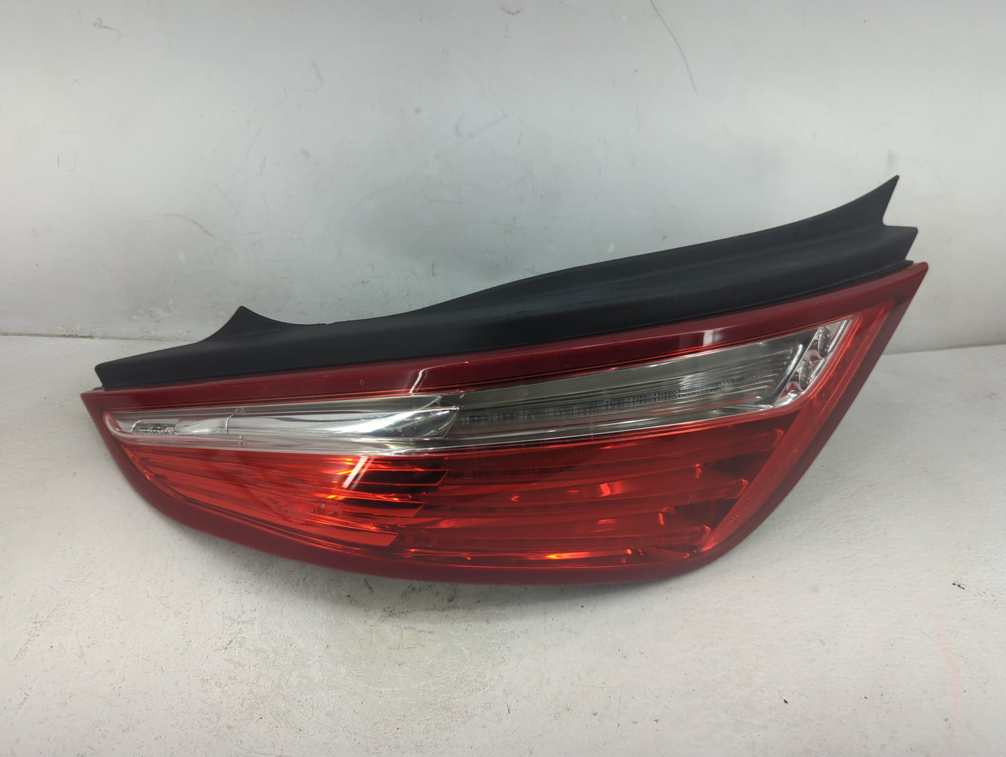 2010-2015 Jaguar Xj Tail Light Assembly Driver Left OEM P/N:X351 Fits Fits 2010 2011 2012 2013 2014 2015 OEM Used Auto Parts