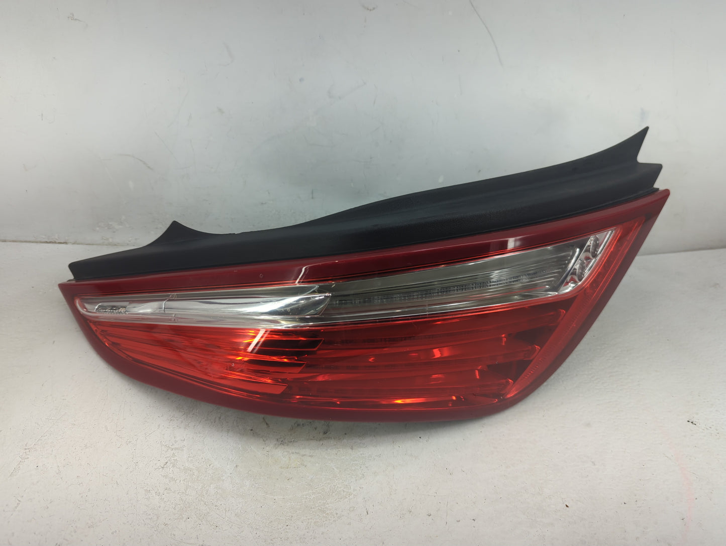 2010-2015 Jaguar Xj Tail Light Assembly Driver Left OEM P/N:X351 Fits Fits 2010 2011 2012 2013 2014 2015 OEM Used Auto Parts
