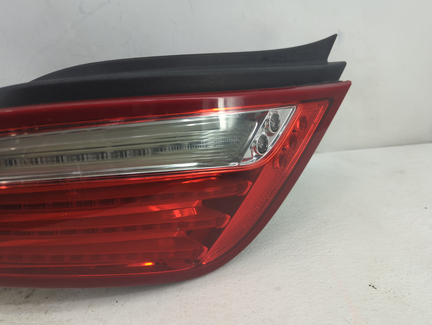 2010-2015 Jaguar Xj Tail Light Assembly Driver Left OEM P/N:X351 Fits Fits 2010 2011 2012 2013 2014 2015 OEM Used Auto Parts