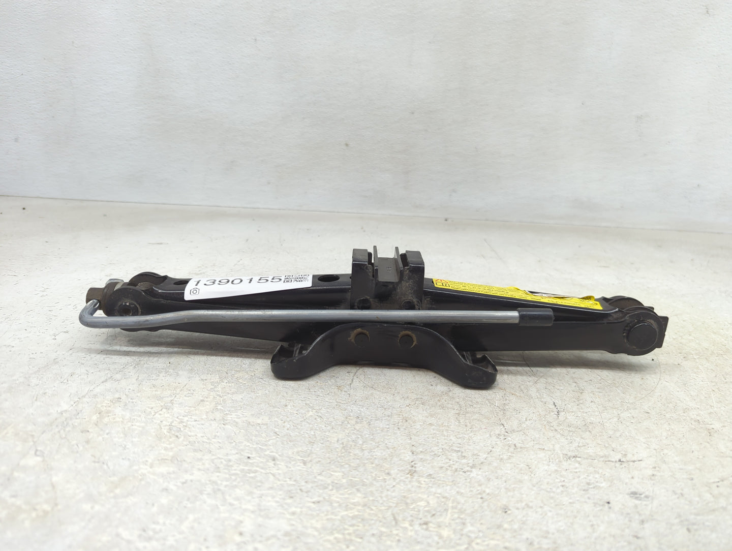 2015 Jaguar Xj Spare Scissor Car Jack - Oemusedautoparts1.com