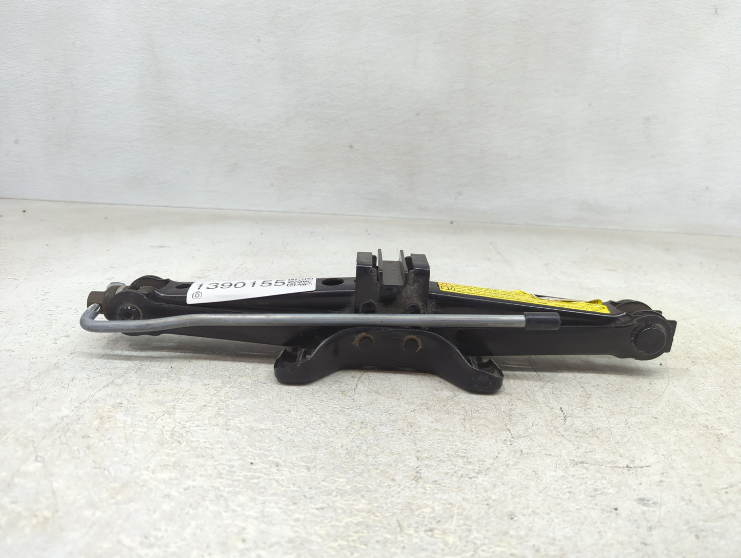 2015 Jaguar Xj Spare Scissor Car Jack - Oemusedautoparts1.com