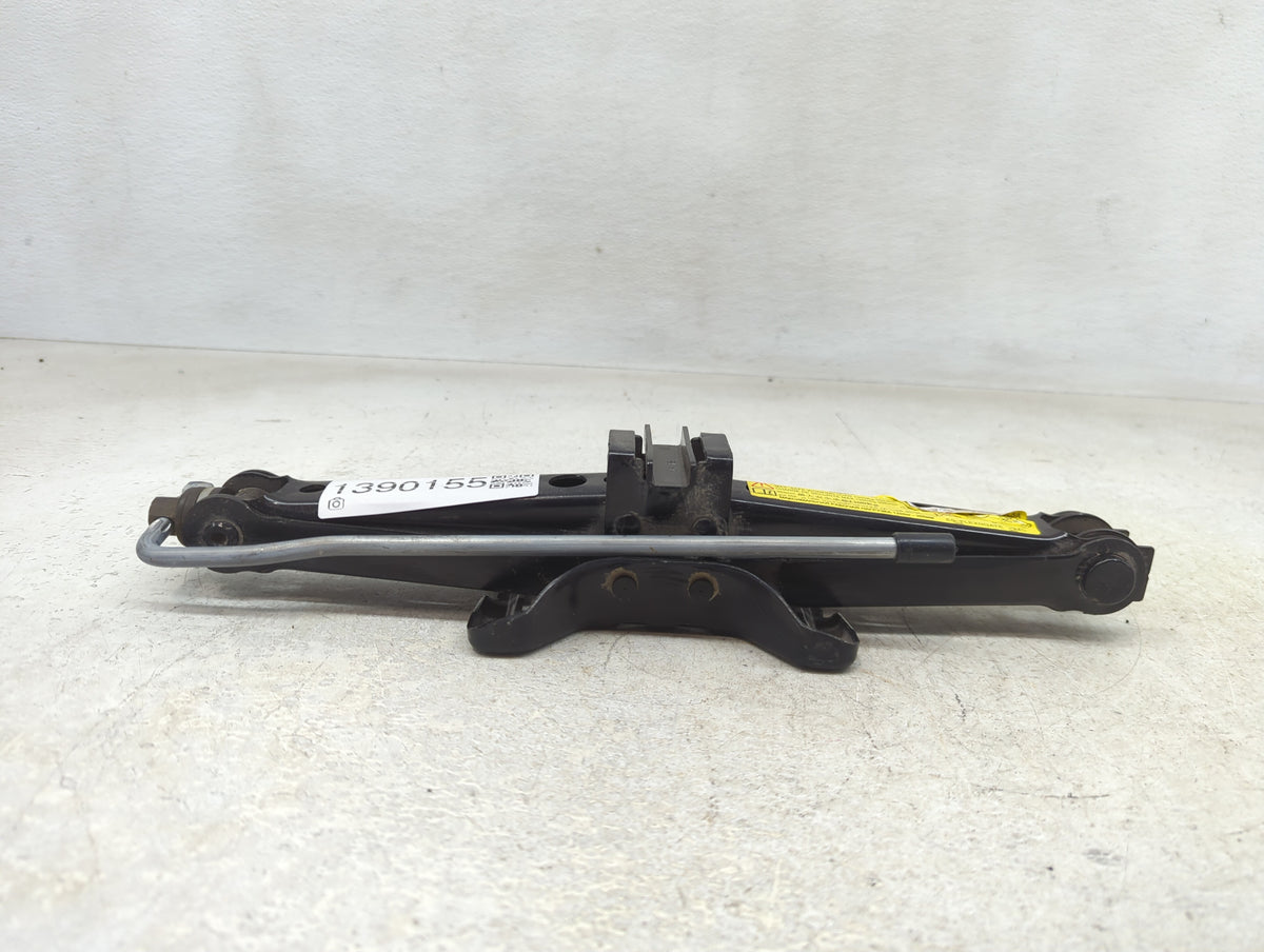 2015 Jaguar Xj Spare Scissor Car Jack - Oemusedautoparts1.com