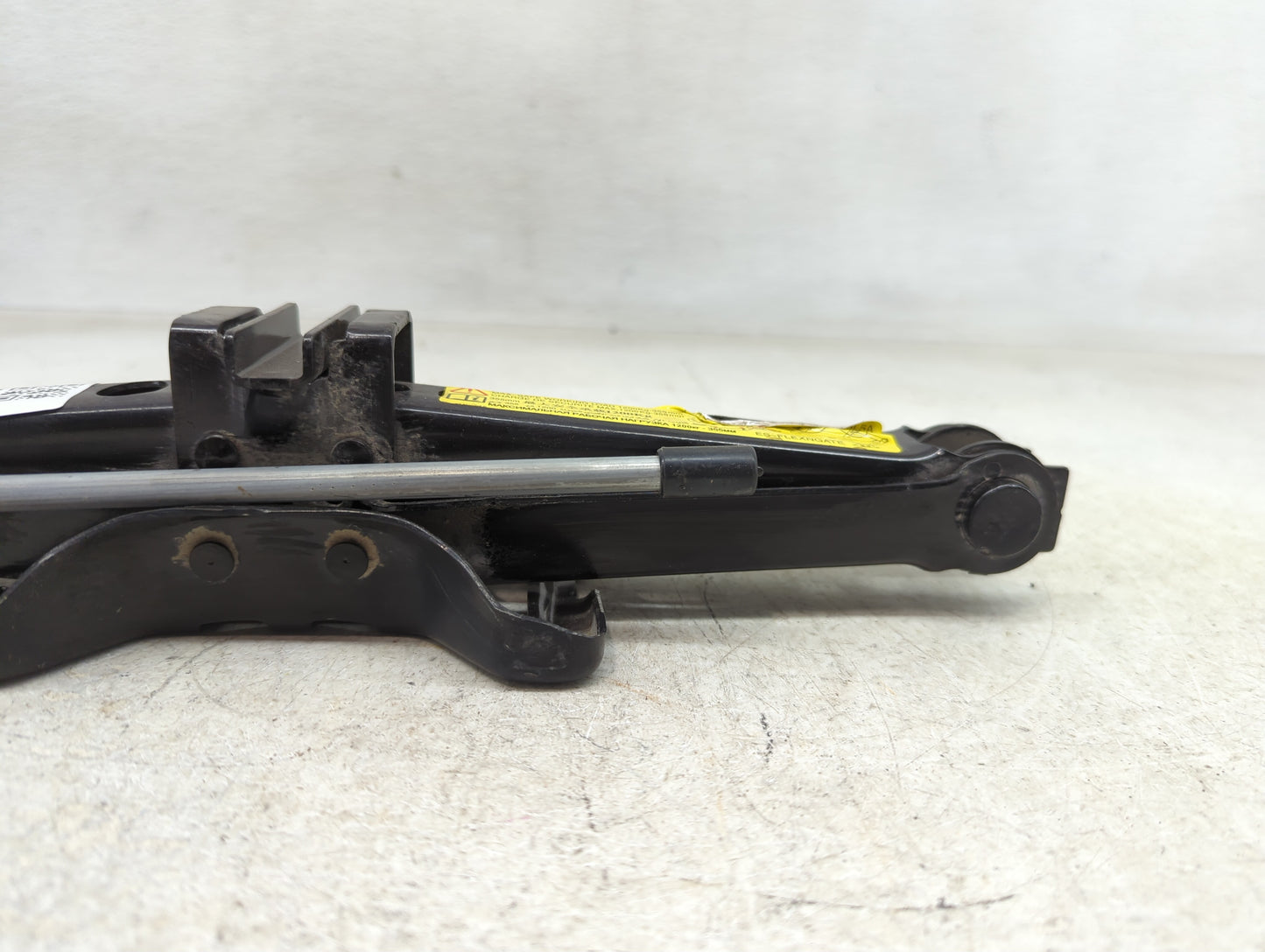 2015 Jaguar Xj Spare Scissor Car Jack - Oemusedautoparts1.com