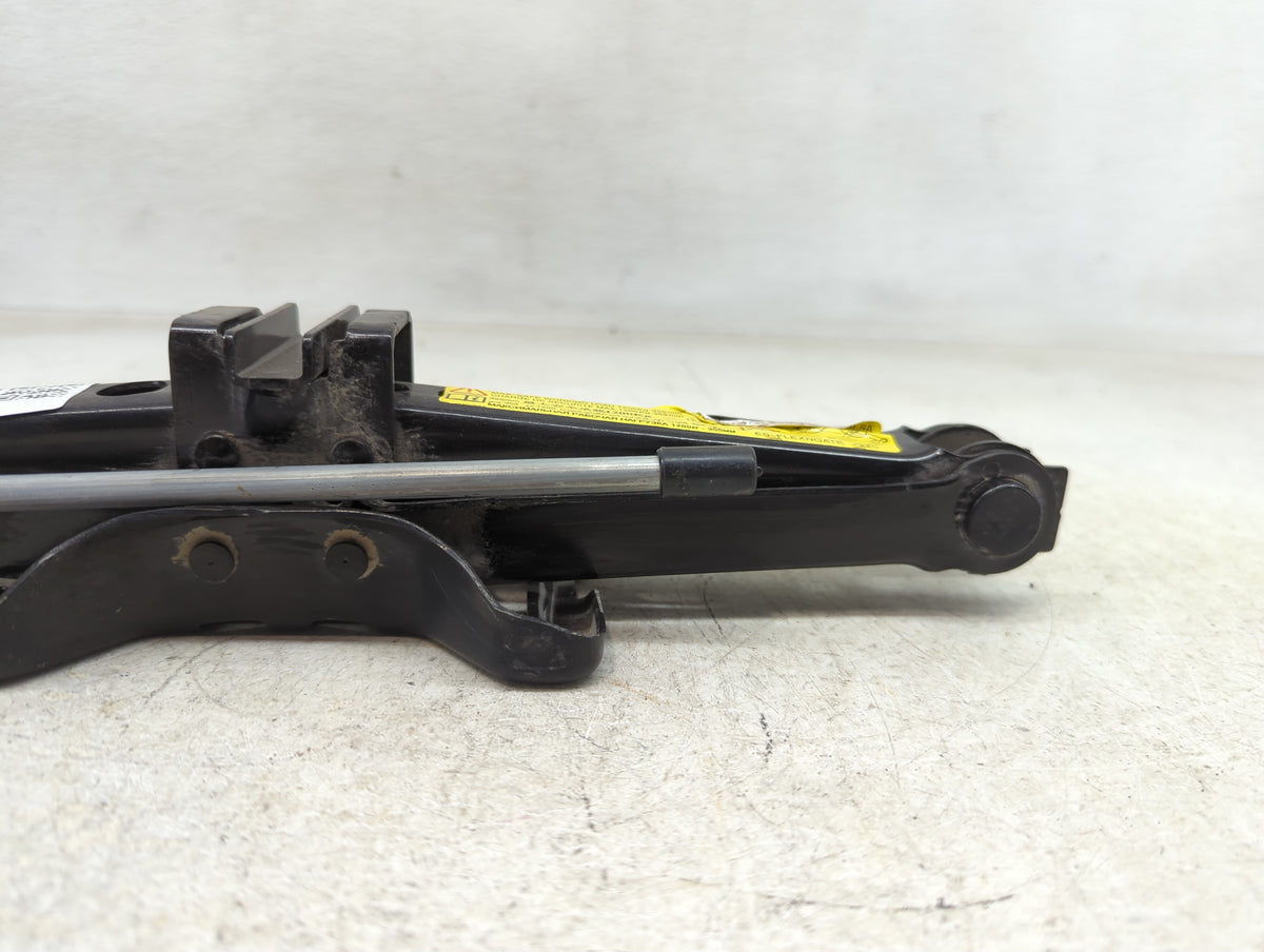 2015 Jaguar Xj Spare Scissor Car Jack - Oemusedautoparts1.com