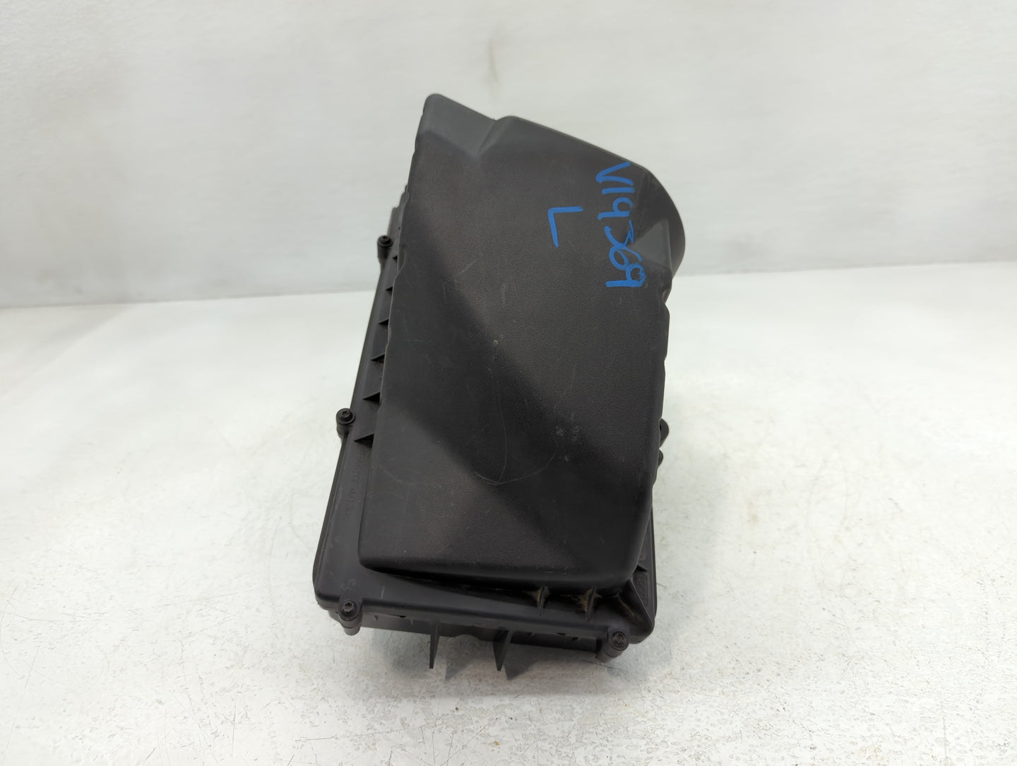 2013-2019 Jaguar Xj Air Cleaner Intake-duct Hose Tube - Oemusedautoparts1.com