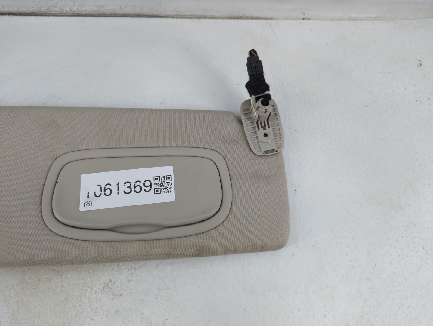 2014-2018 Jeep Cherokee Sun Visor Shade Replacement Passenger Right Mirror Fits Fits 2014 2015 2016 2017 2018 OEM Used Auto 