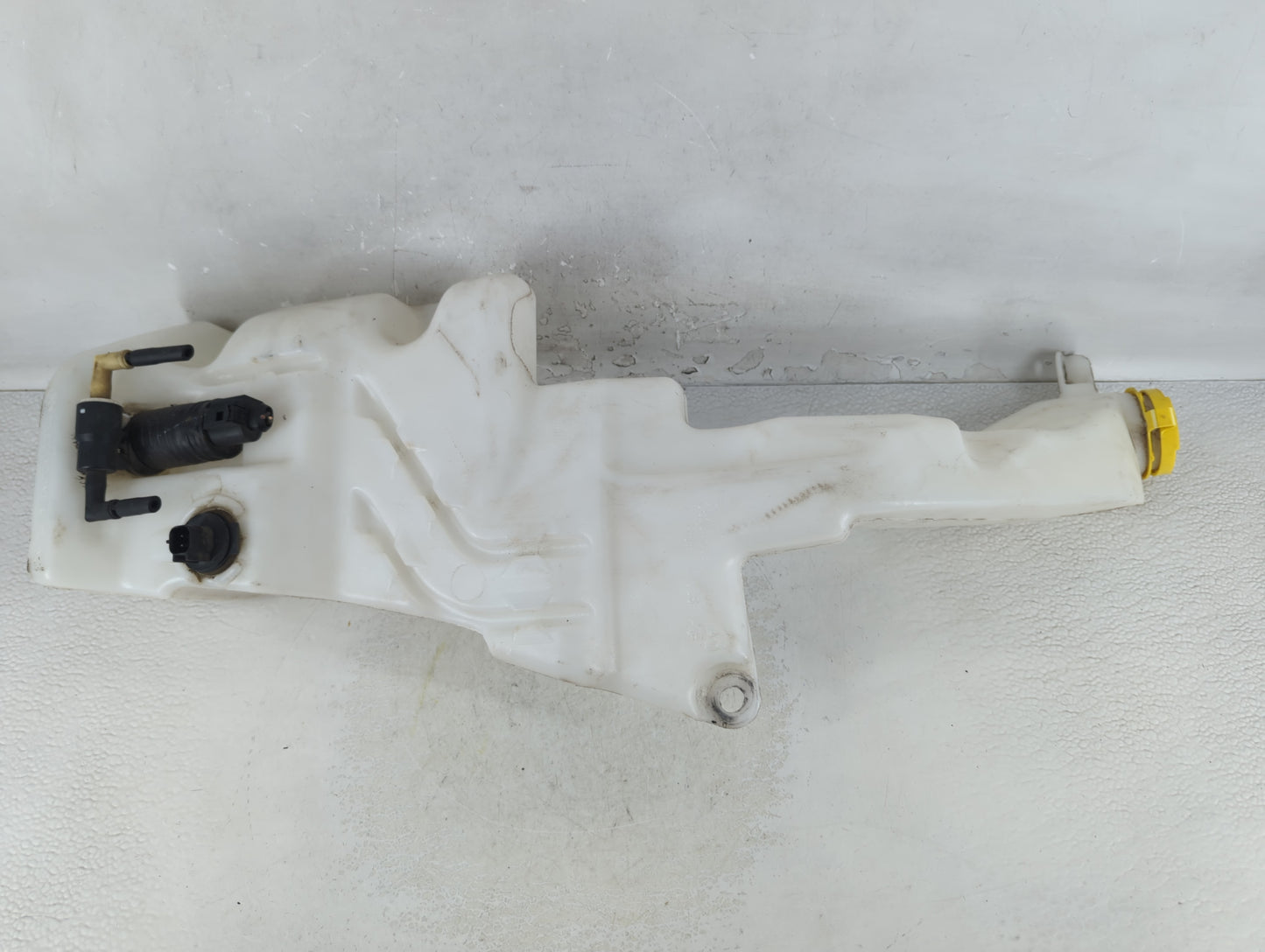2014-2018 Jeep Cherokee Windshield Washer Fluid Reservoir Bottle Oem - Oemusedautoparts1.com