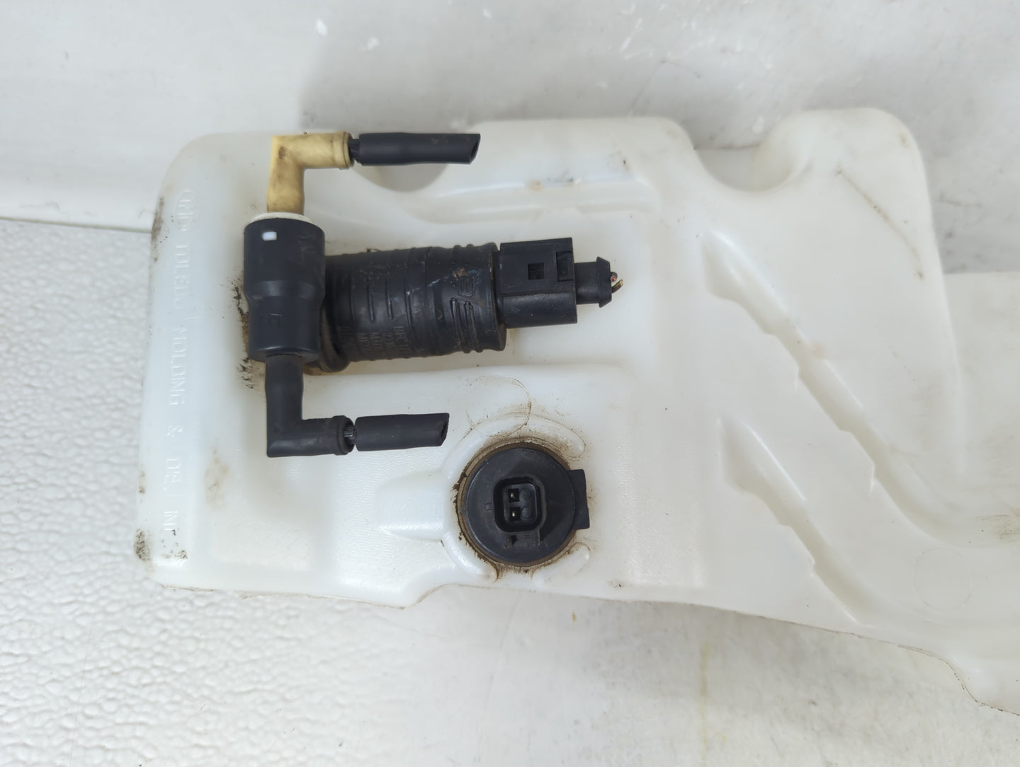 2014-2018 Jeep Cherokee Windshield Washer Fluid Reservoir Bottle Oem - Oemusedautoparts1.com