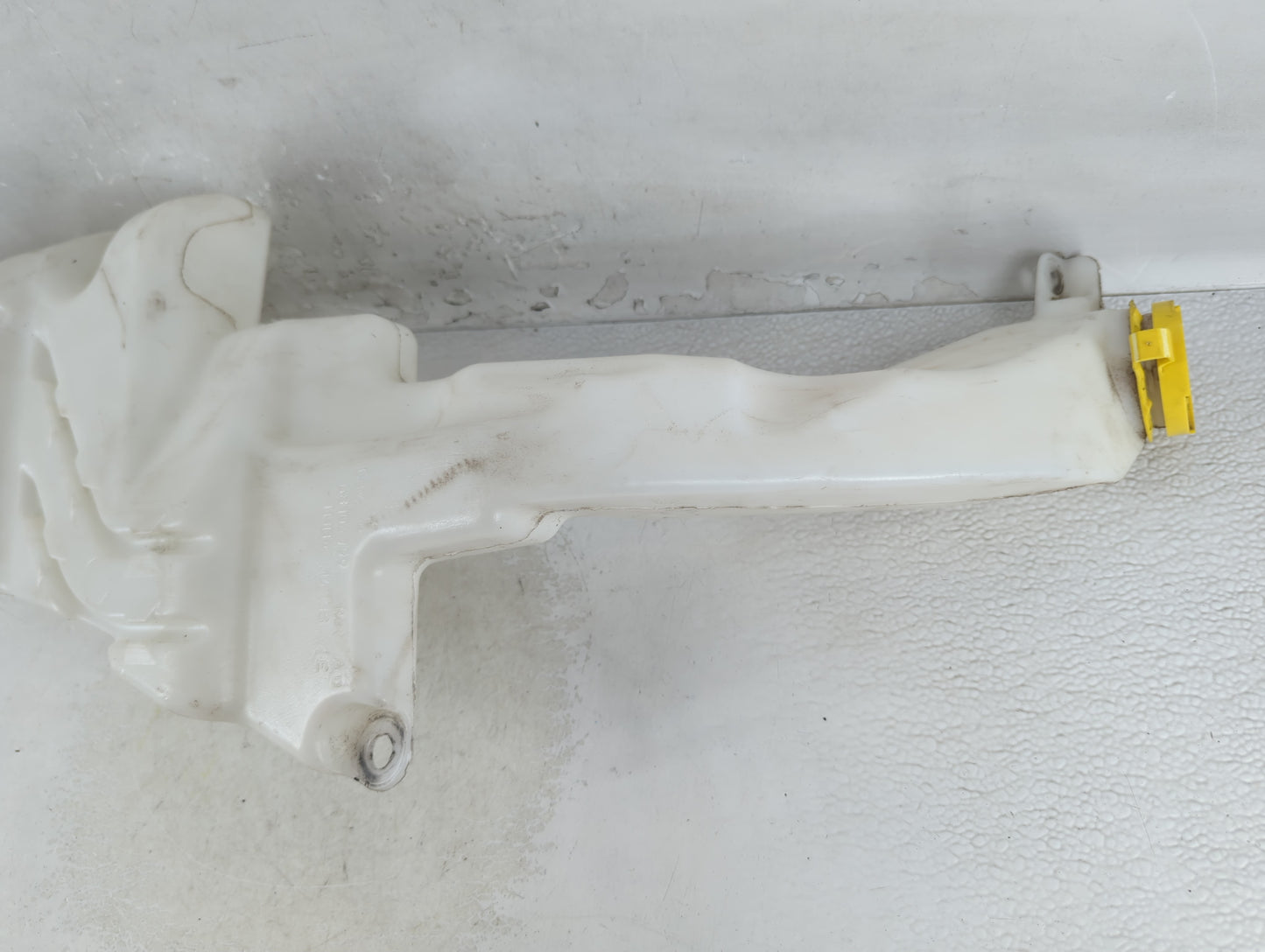 2014-2018 Jeep Cherokee Windshield Washer Fluid Reservoir Bottle Oem - Oemusedautoparts1.com