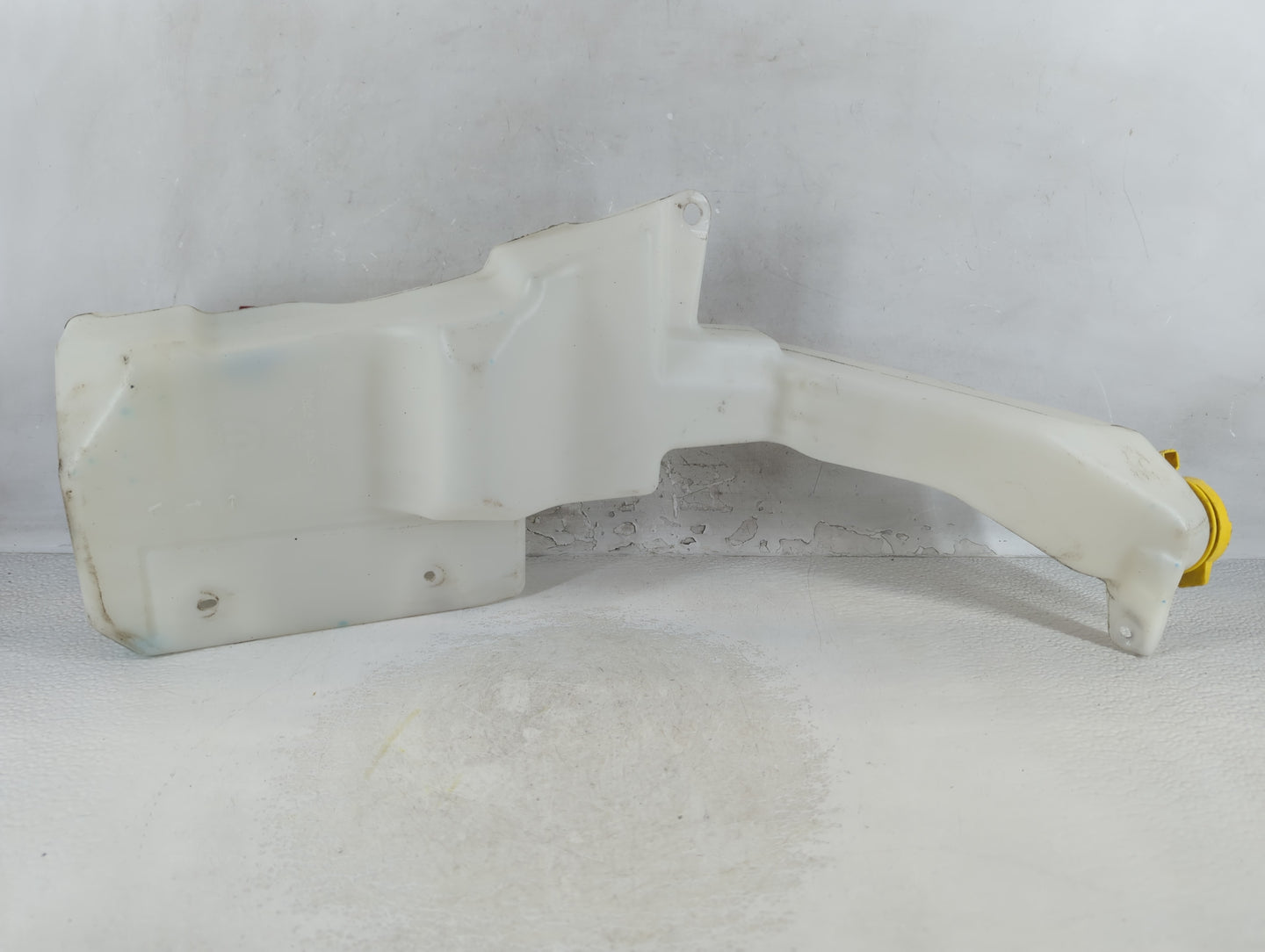 2014-2018 Jeep Cherokee Windshield Washer Fluid Reservoir Bottle Oem - Oemusedautoparts1.com