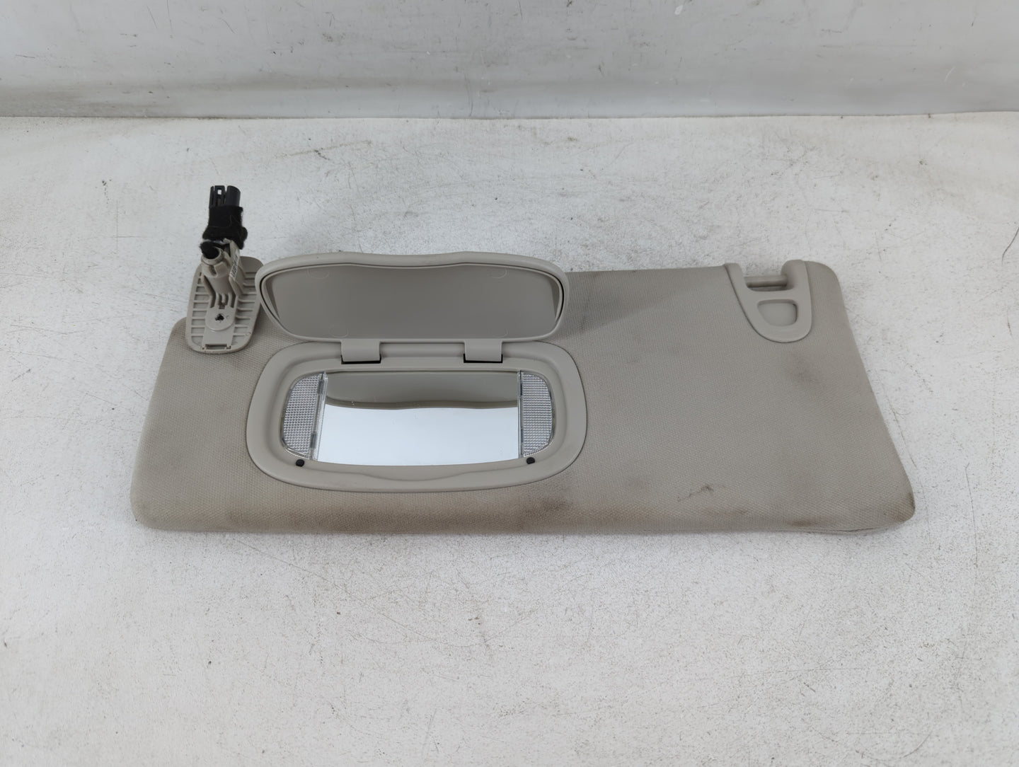 2014-2018 Jeep Cherokee Sun Visor Shade Replacement Passenger Right Mirror Fits Fits 2014 2015 2016 2017 2018 OEM Used Auto 