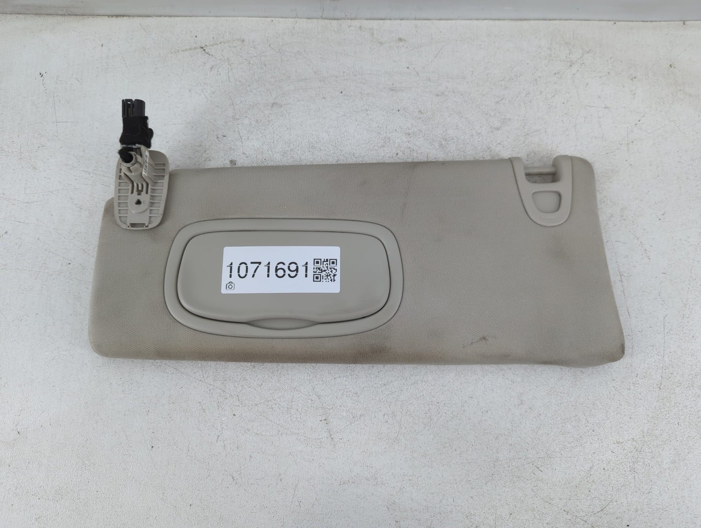 2014-2018 Jeep Cherokee Sun Visor Shade Replacement Passenger Right Mirror Fits Fits 2014 2015 2016 2017 2018 OEM Used Auto 