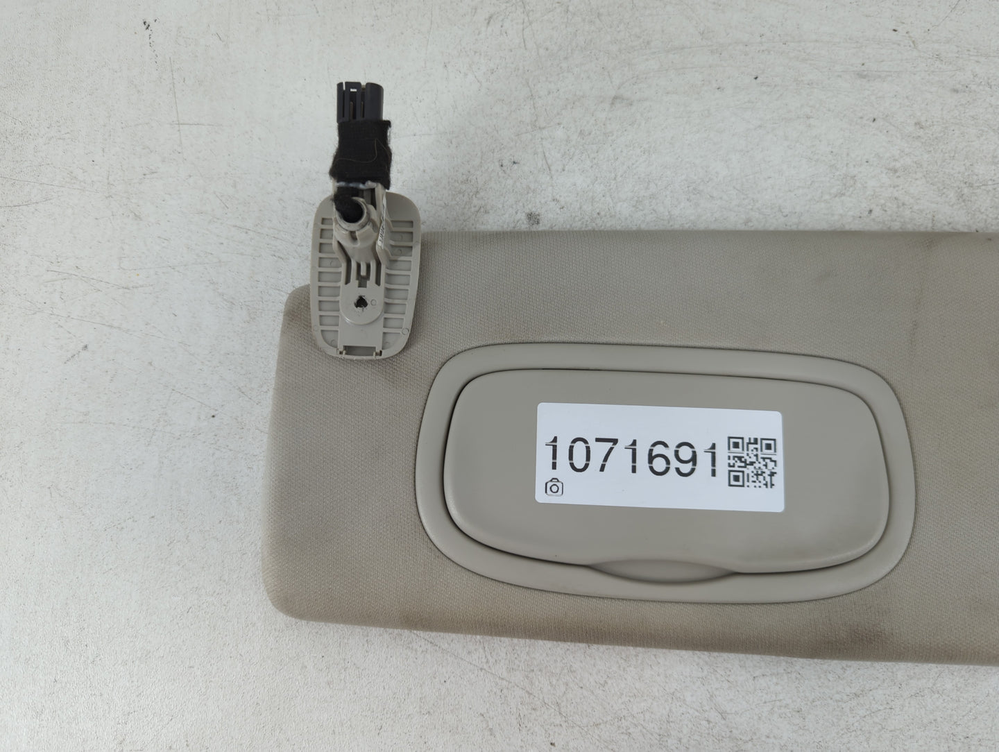 2014-2018 Jeep Cherokee Sun Visor Shade Replacement Passenger Right Mirror Fits Fits 2014 2015 2016 2017 2018 OEM Used Auto 