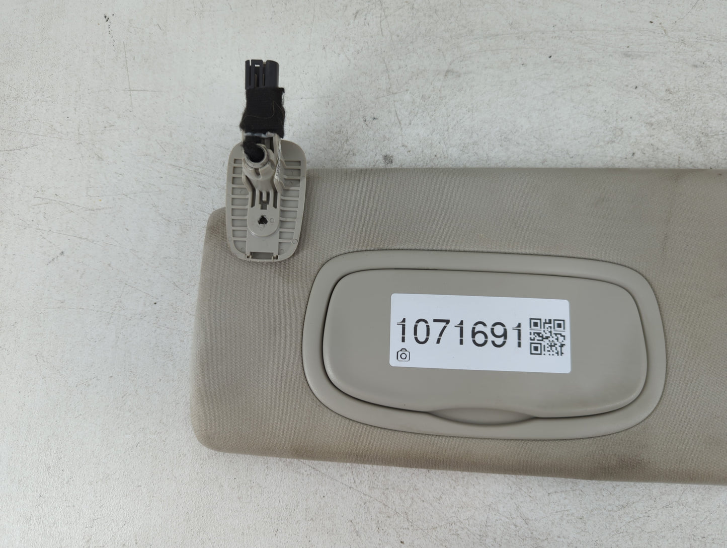 2014-2018 Jeep Cherokee Sun Visor Shade Replacement Passenger Right Mirror Fits Fits 2014 2015 2016 2017 2018 OEM Used Auto 