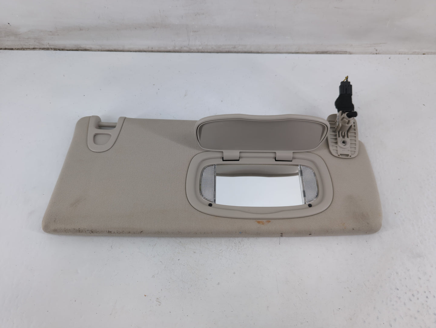 2014-2018 Jeep Cherokee Sun Visor Shade Replacement Passenger Right Mirror Fits Fits 2014 2015 2016 2017 2018 OEM Used Auto 