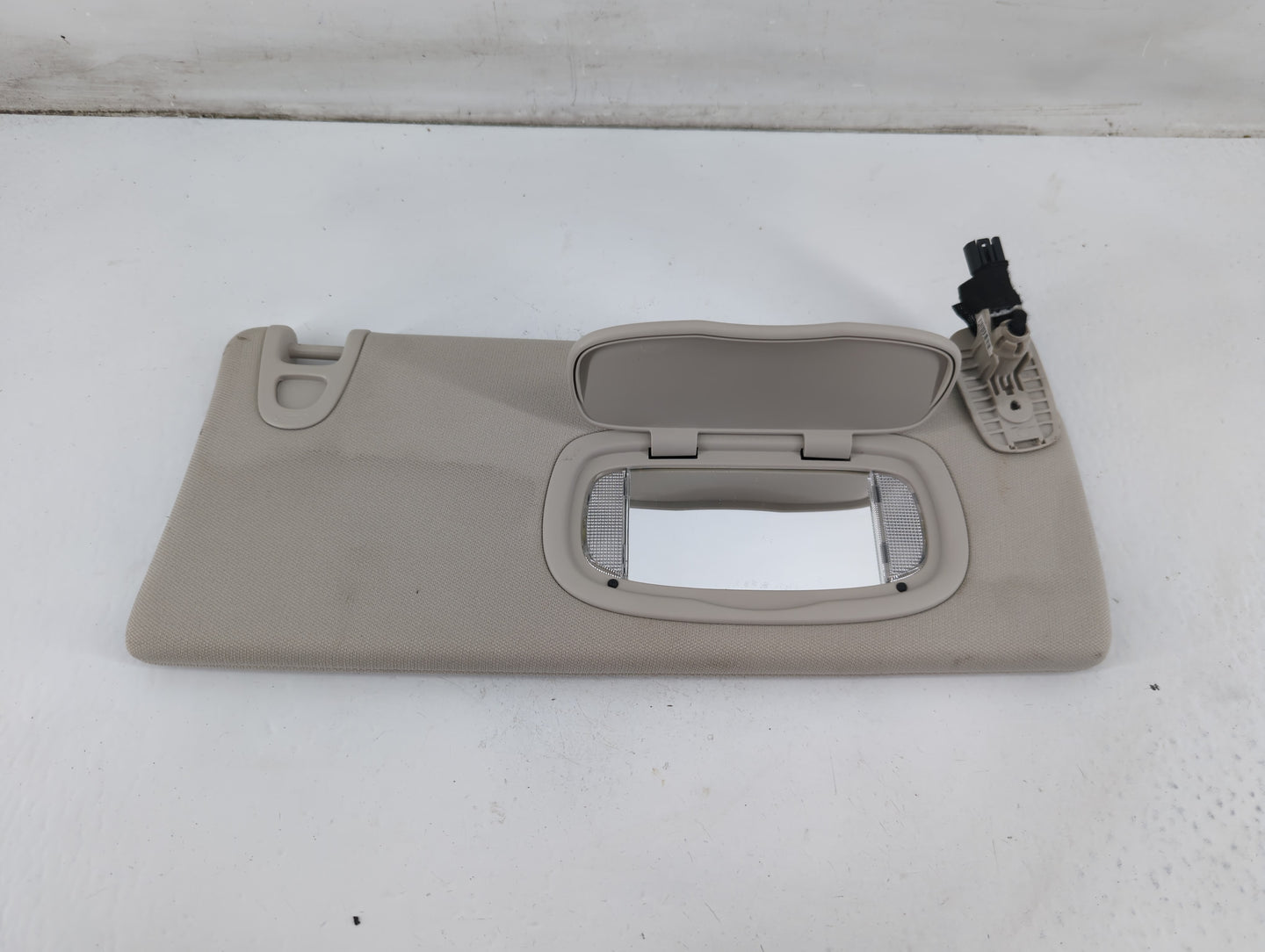 2014-2018 Jeep Cherokee Sun Visor Shade Replacement Passenger Right Mirror Fits Fits 2014 2015 2016 2017 2018 OEM Used Auto 