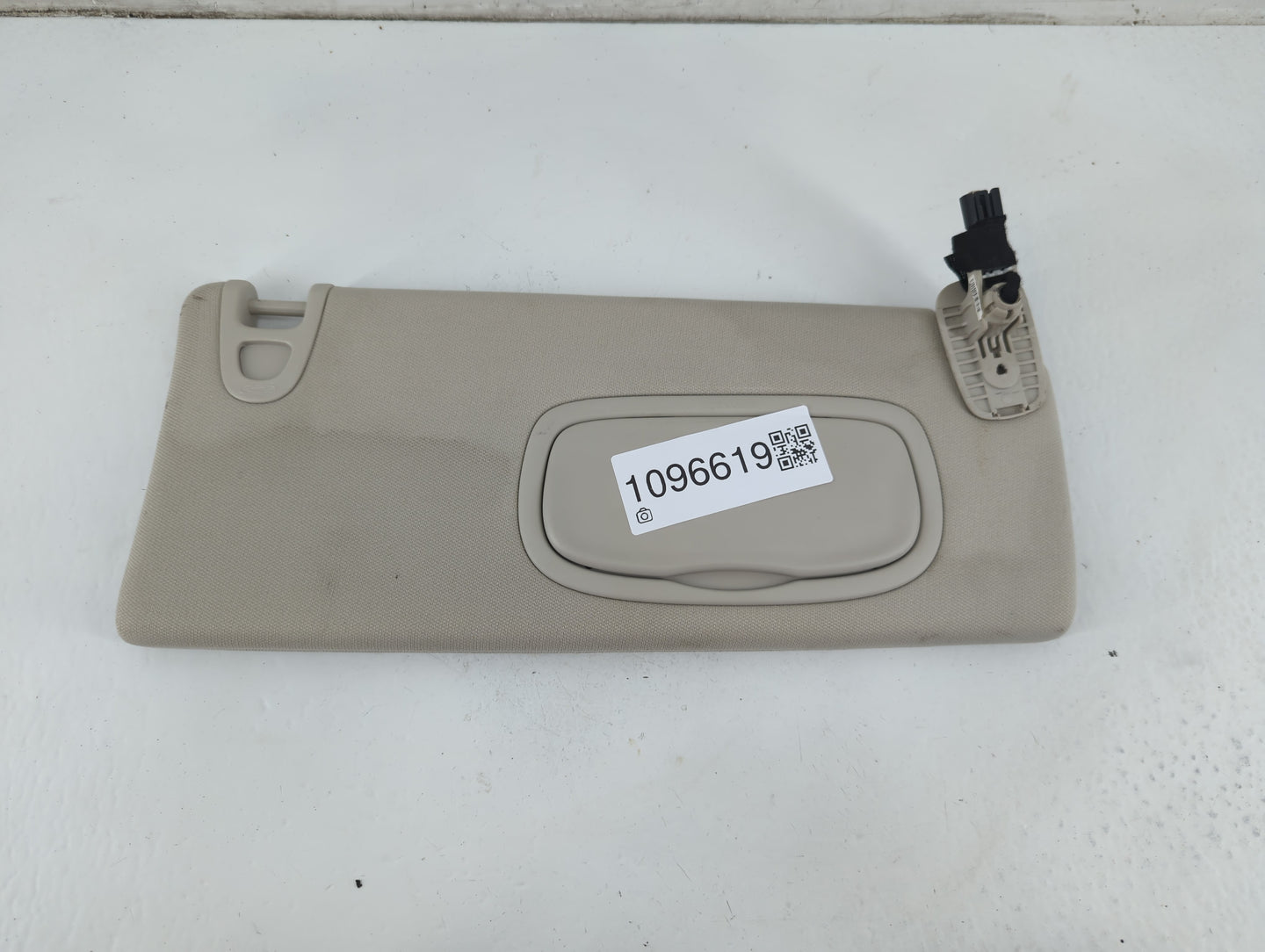 2014-2018 Jeep Cherokee Sun Visor Shade Replacement Passenger Right Mirror Fits Fits 2014 2015 2016 2017 2018 OEM Used Auto 