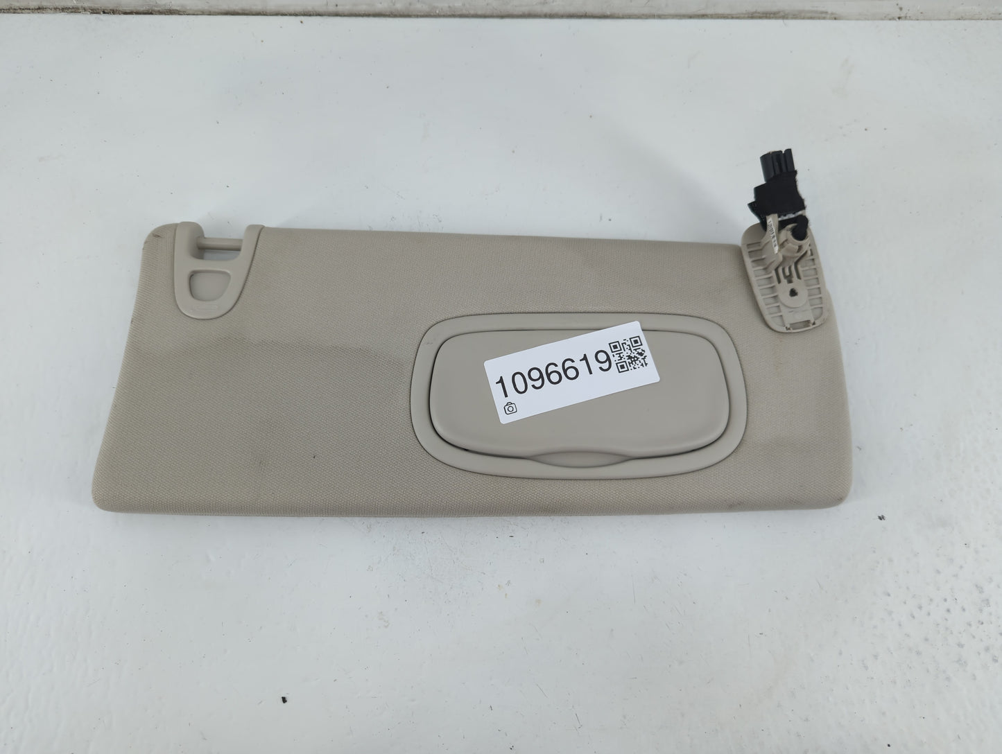 2014-2018 Jeep Cherokee Sun Visor Shade Replacement Passenger Right Mirror Fits Fits 2014 2015 2016 2017 2018 OEM Used Auto 