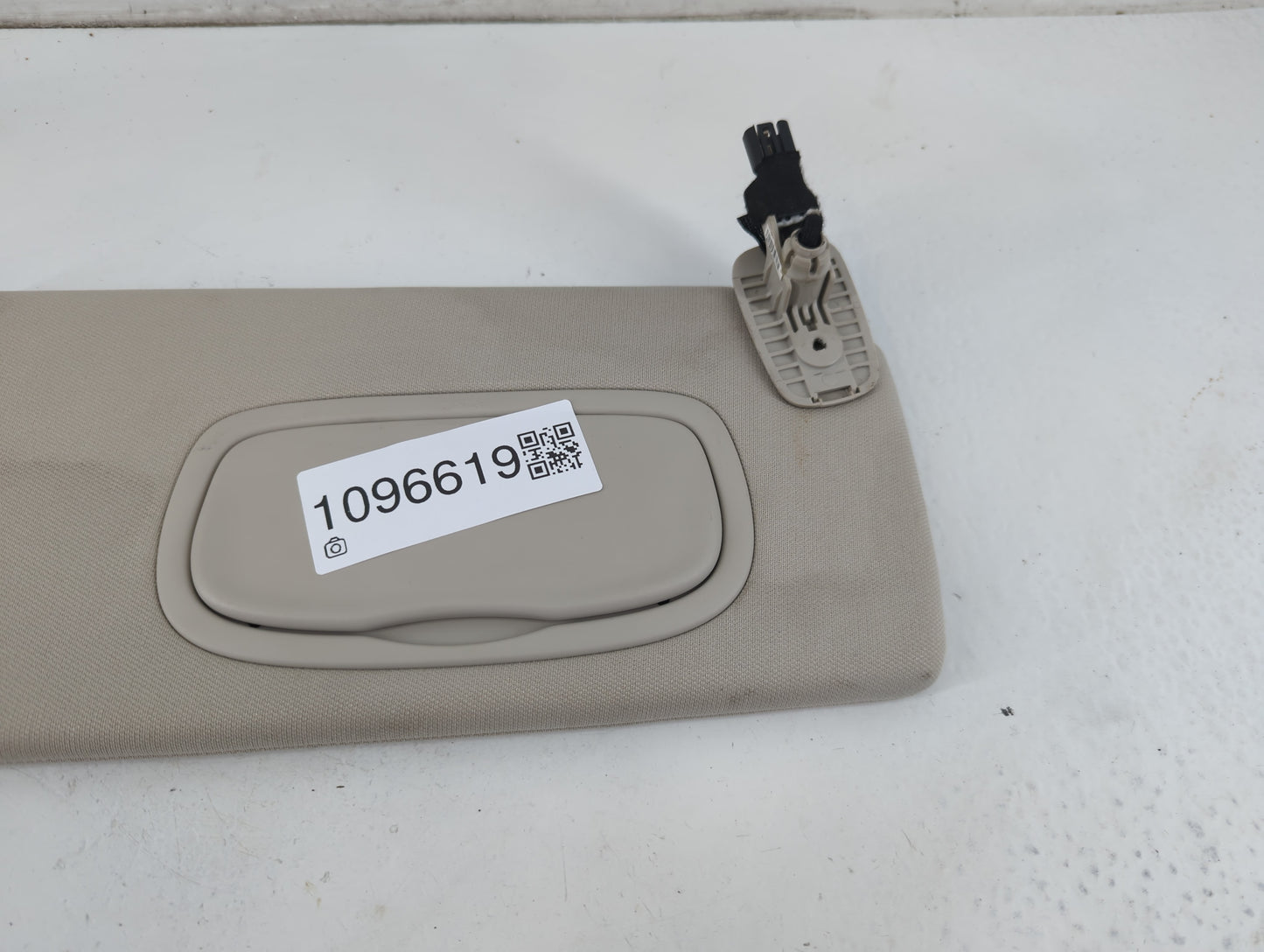 2014-2018 Jeep Cherokee Sun Visor Shade Replacement Passenger Right Mirror Fits Fits 2014 2015 2016 2017 2018 OEM Used Auto 