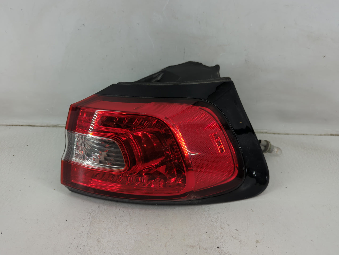 2014-2018 Jeep Cherokee Tail Light Assembly Passenger Right OEM P/N:68102906AF Fits Fits 2014 2015 2016 2017 2018 OEM Used A